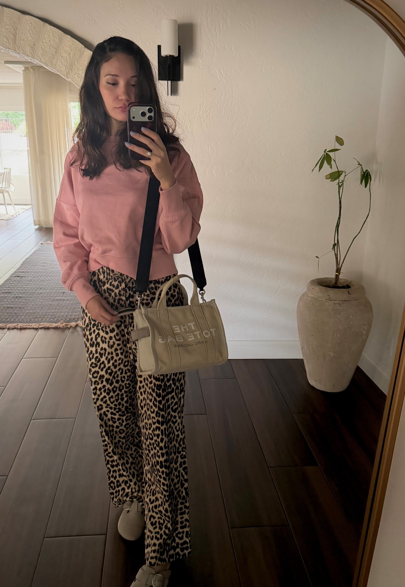 A cozy Valentines mom uniform ❤️

#LTKValentine #LTKmomlife #LTKootd