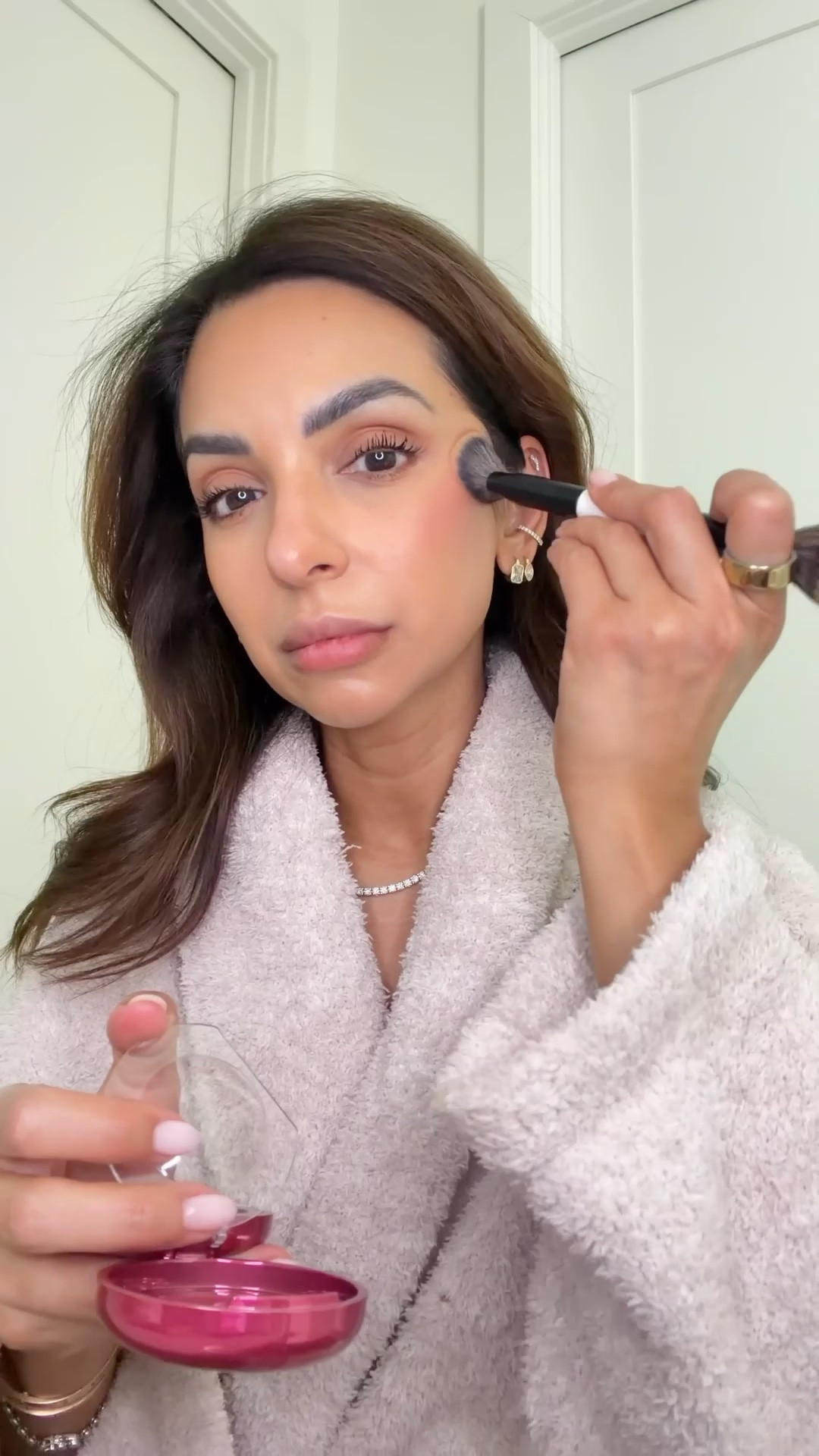 Get ready with me! 40% off everything when you sign in at @Tarte !! Using some of my favorites here! 💕
Shades:
Blush in birthday cake
Lip liner in buff
Lip oil cherry blossom