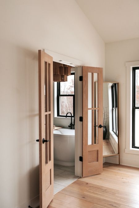 Tub + Chandelier combo.

Minimal. Natural. Simplistic Bathroom Inspiration 🤍🙌🏼

#LTKhome