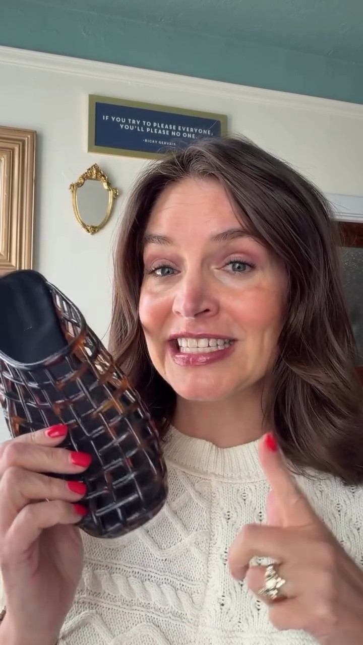 Who’s ready for fall? I love this little addition from @cushionaireshoes #fallshoes #capsulewardrobe #midsizestyle