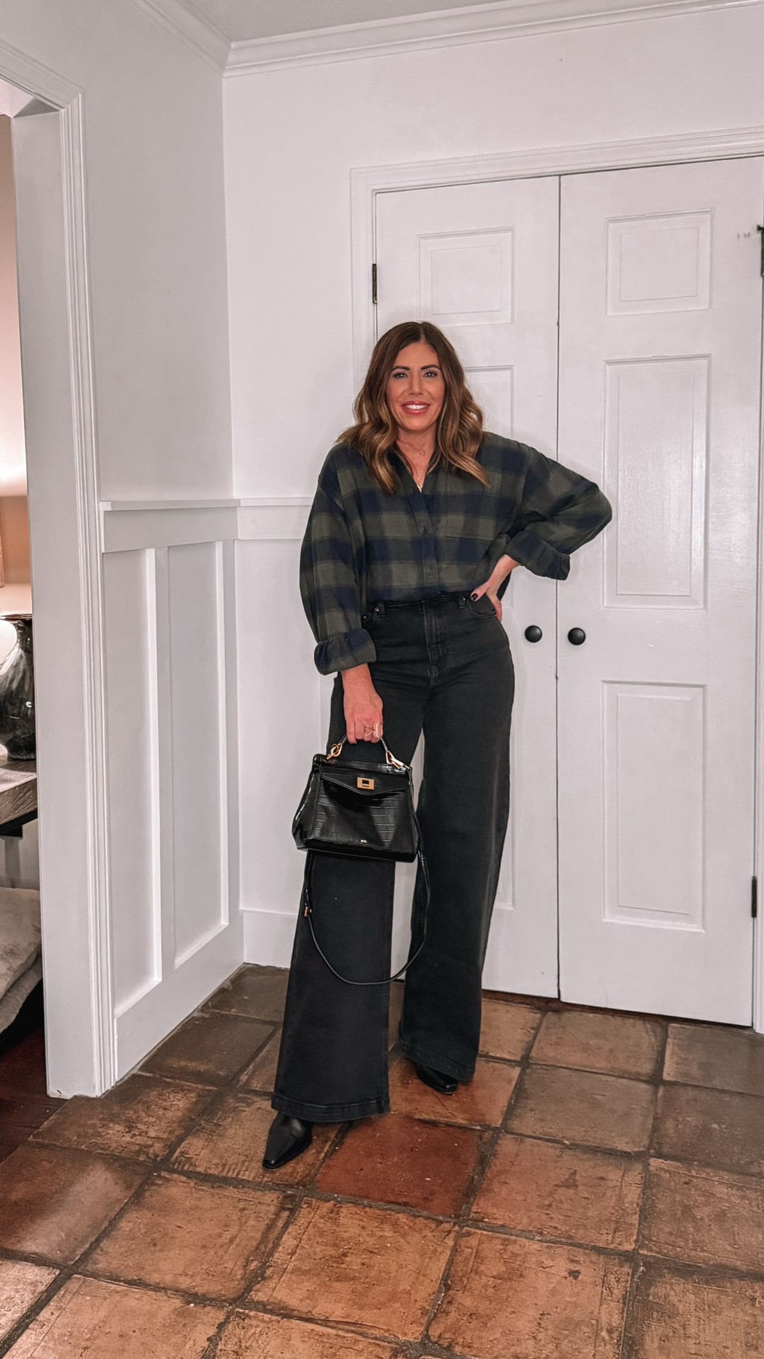 Some of my favorite Gap high rise jeans are on sale 40% off plus an extra 10% for card members. High rise, wide leg, and so dang flattering! I’m wearing my true size 28 long
My Aerie flannel is 40% off.  My handbag is 20% off and my Franco Sarto boots are 40% off. 

#LTKMidsize #LTKSaleAlert #LTKHoliday