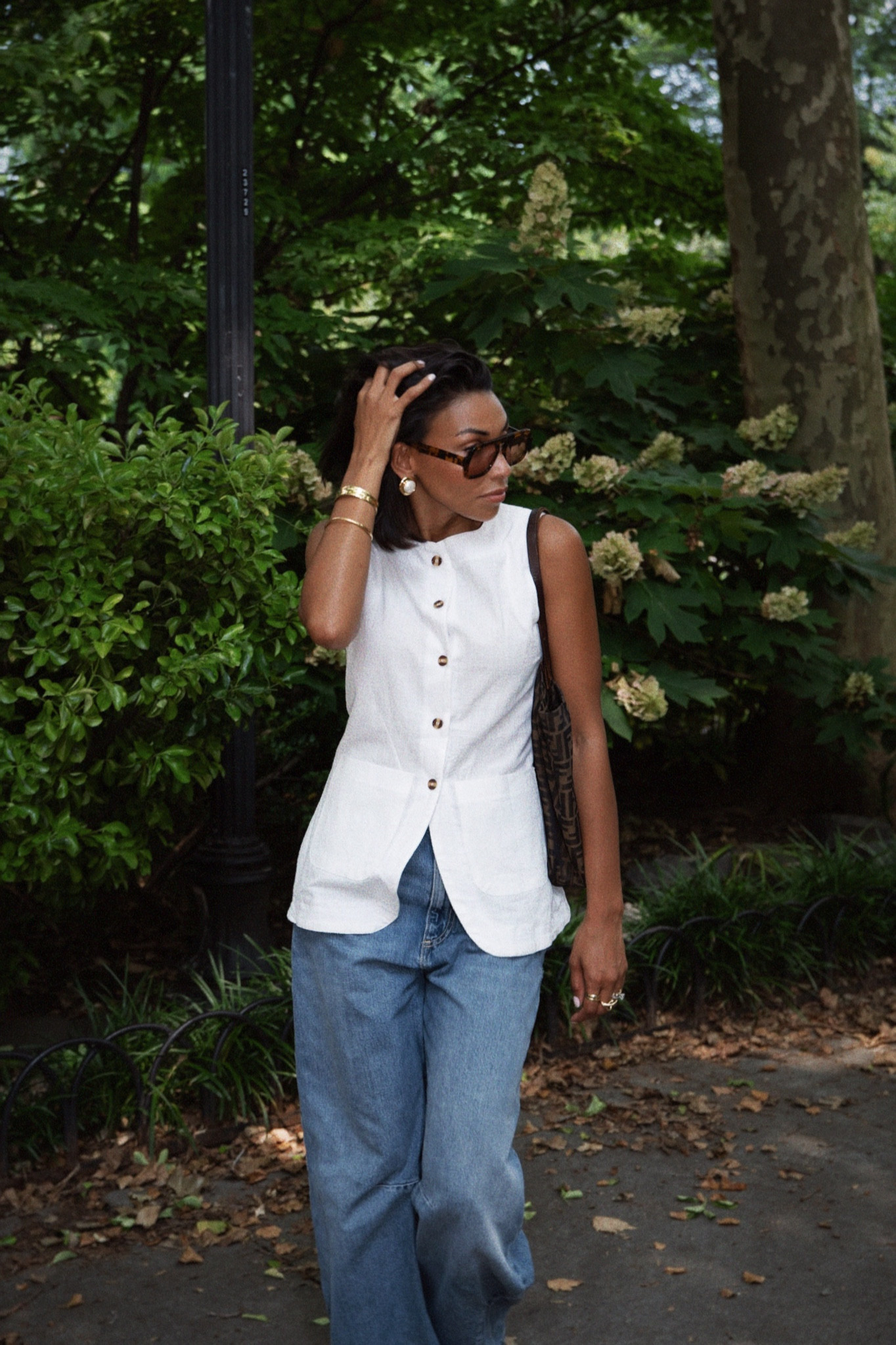 Jeans and vest outfit shop similar below cl

#LTKstyletip #LTKover40