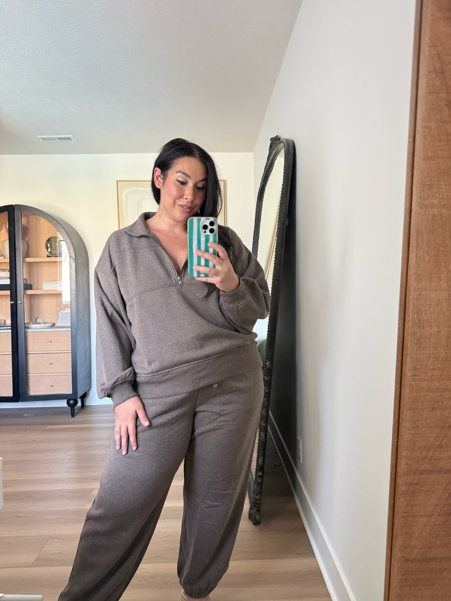 Midsize casual outfit 
Size large top and sweatpants

#LTKMidsize #LTKgrwm #LTKootd