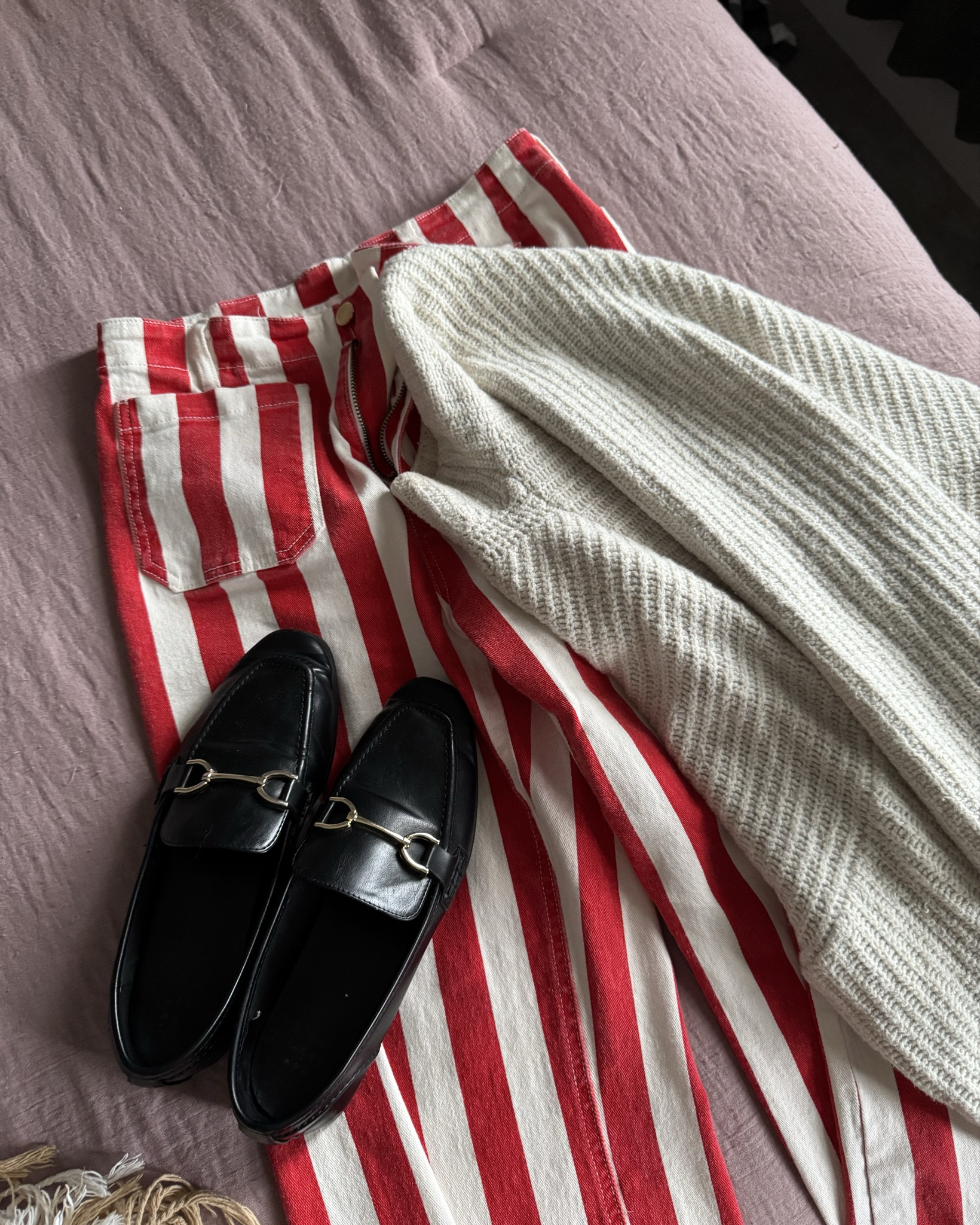 Sweater- old navy 
Pants- amazon
Shoes- Target
Jewelry- Tjmaxx & Marshalls 

#LTKootd #LTKSeasonal