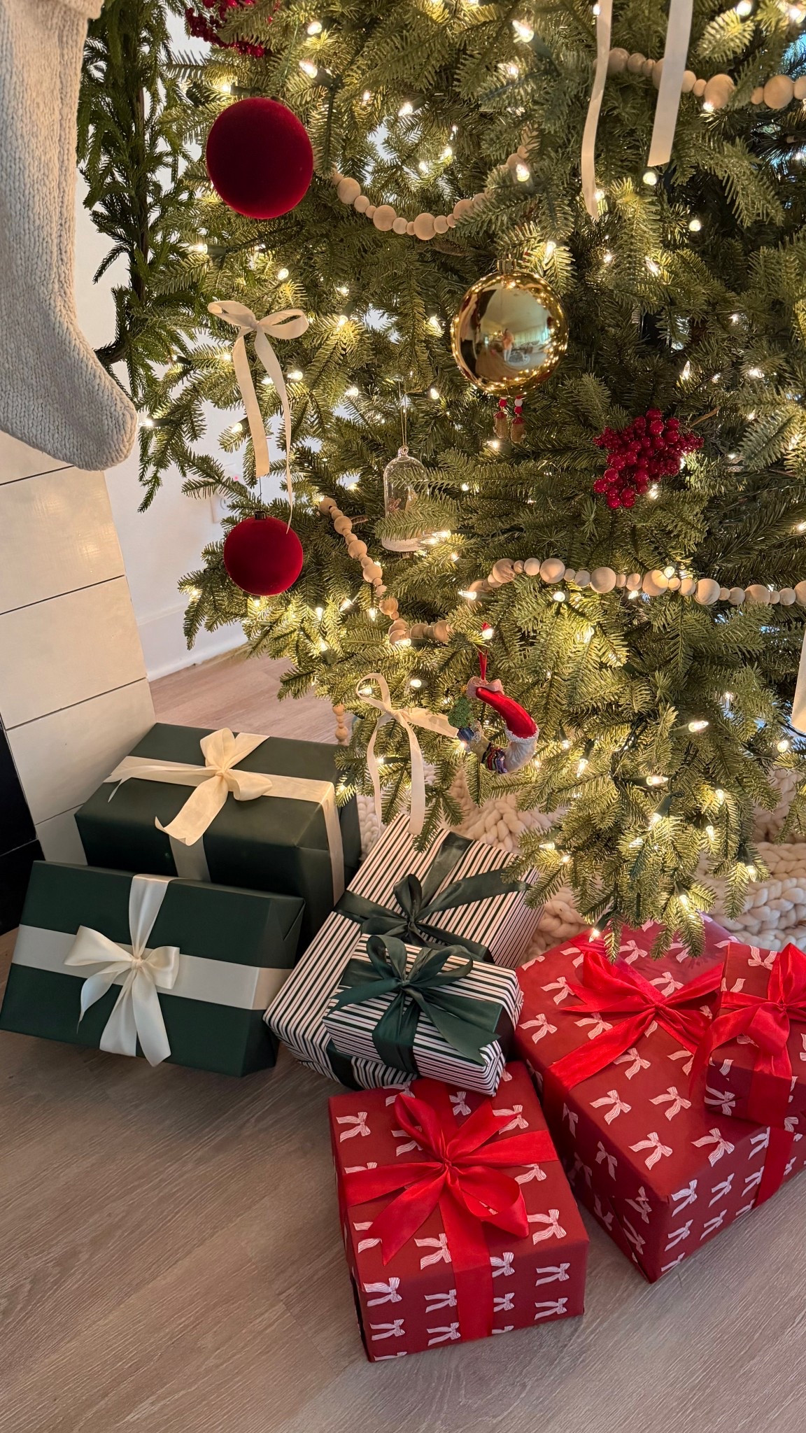 Leaning into classic red & green for this holiday season ❤️💚 I found the cutest wrapping @amazon #ad #founditonamazon #WinterFavorites2025
