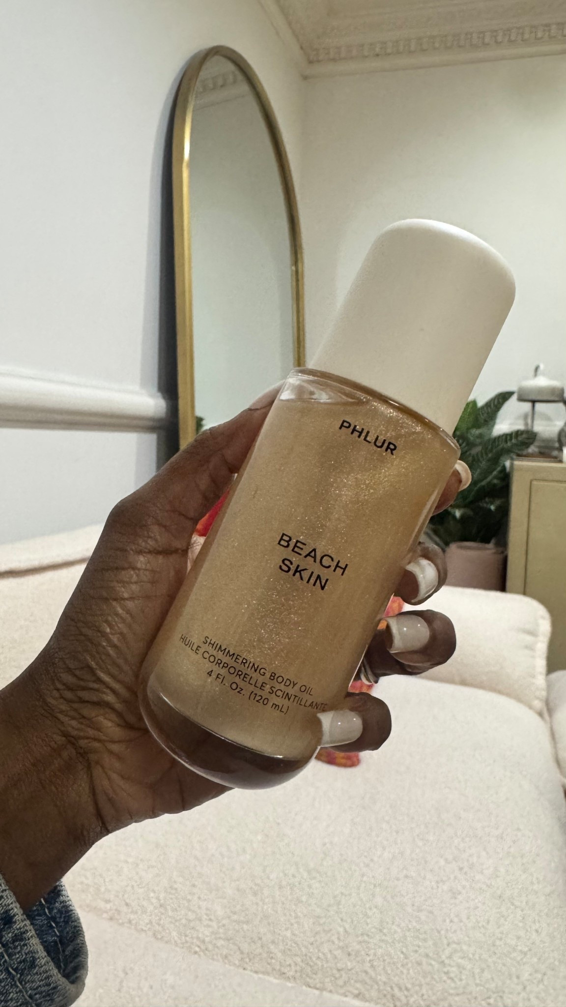 Honestly obsessed with this! It’s so shimmery and moisturizing with a hint of scent. Love @PHLUR 

#LTKBeauty