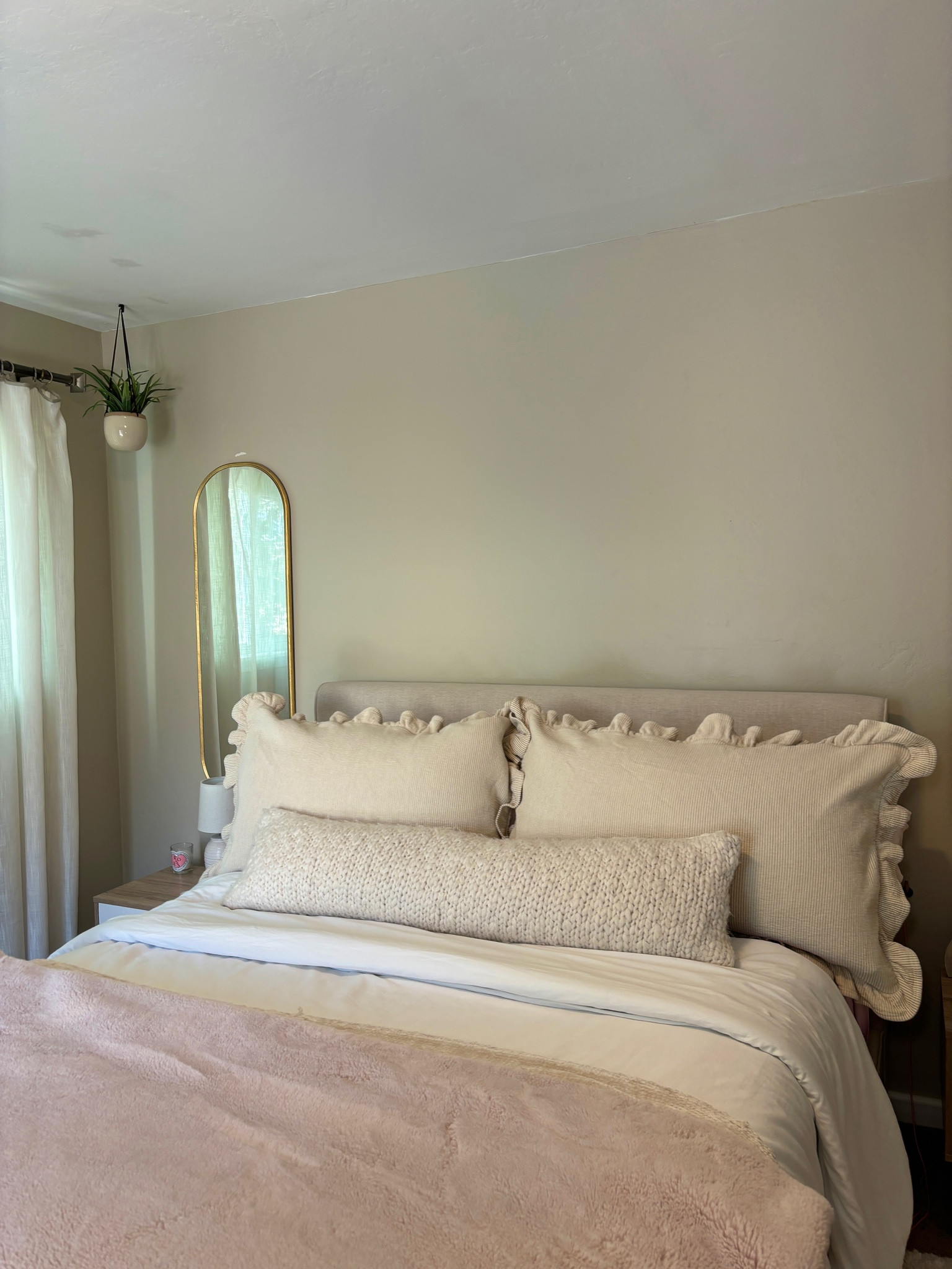 Bedding deets !!! I am OBSESSED with my new pillow cases from Lulu and Georgia !! My bed isn’t available to link so I liked similar:)

#LTKOver40 #LTKHome #LTKStyleTip