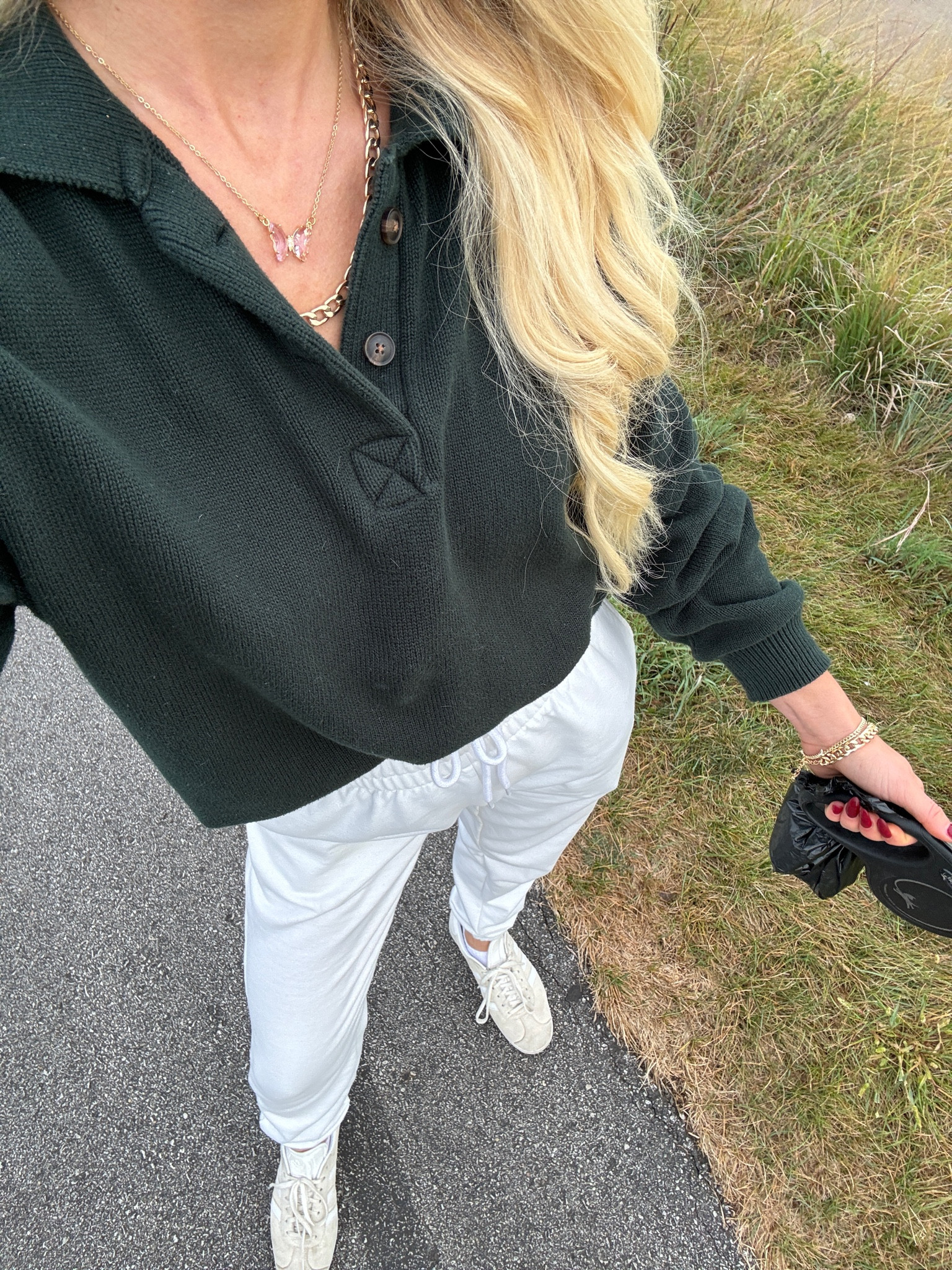 Morning dog walking fall fashion comfy casual outfit 

#LTKStyleTip #LTKFindsUnder50 #LTKFindsUnder100