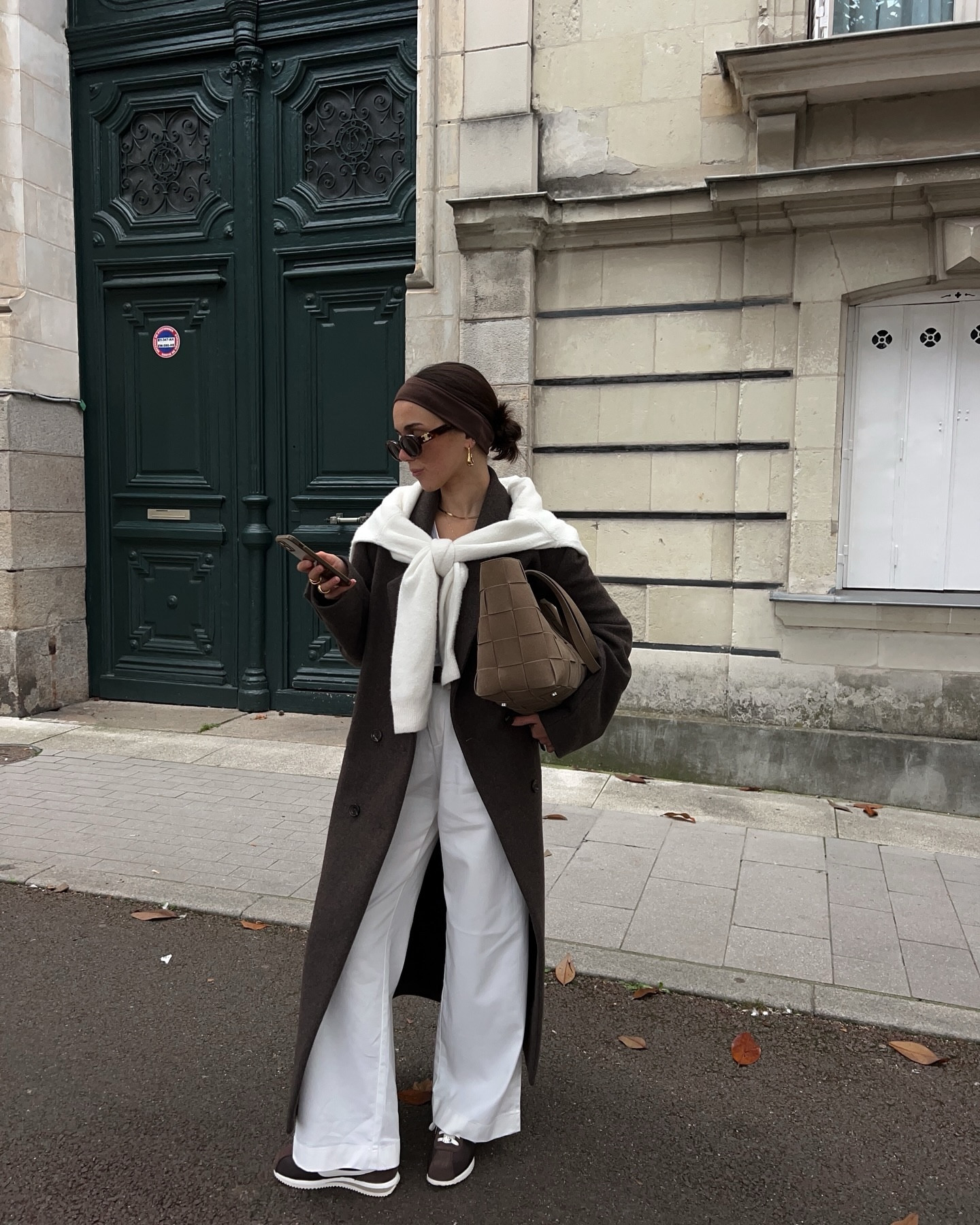 I’m in love with this outfit ☕️

#monochromaticoutfit #monochromoutfit #chocolateoutfit #nikecortez #oldmoneystyle #quietluxury #onparledemode