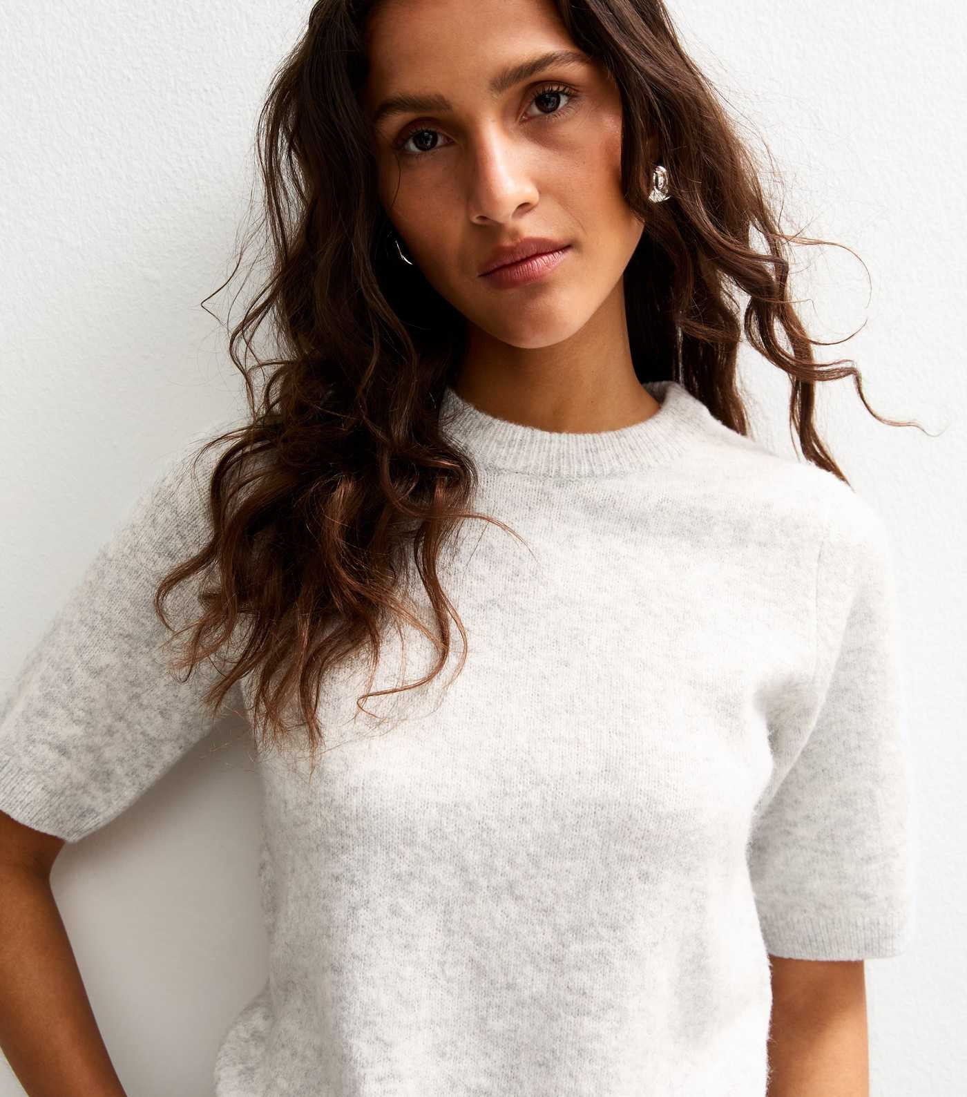 Light Grey Short Sleeve Midweight Knit T-Shirt | New Look | New Look (UK)