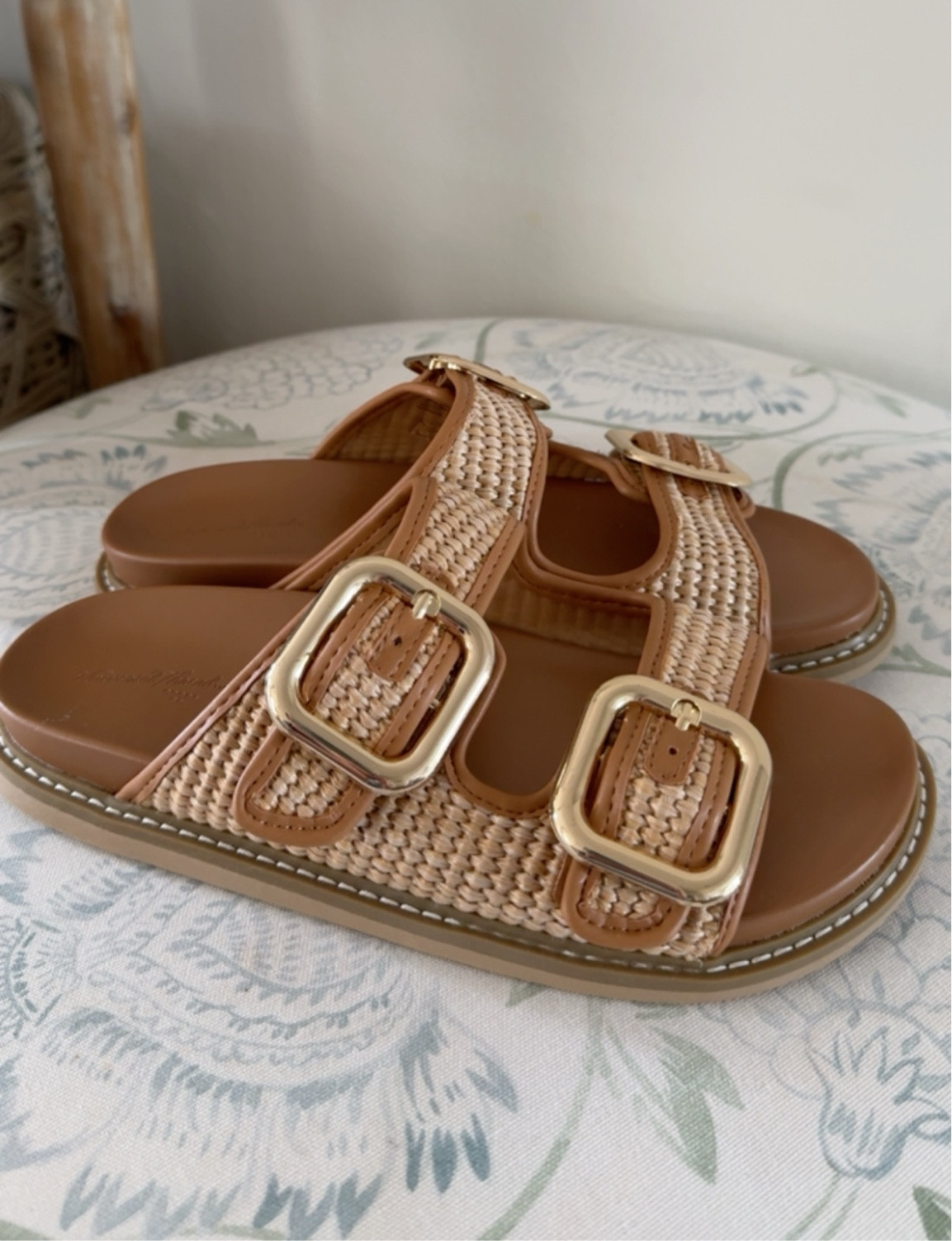 The most comfortable slides omg!! Can’t get over the quality on these 

#LTKStyleTip #LTKShoeCrush #LTKFindsUnder50