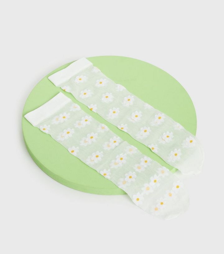Pick Me White Daisy Socks
						
						Add to Saved Items
						Remove from Saved Items | New Look (UK)