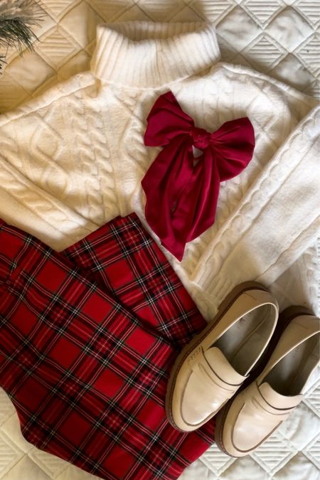 Nothing says Christmas like red tartan and white cableknit. Hair bows are very trendy right now and I love how they’re also so practical. 

Loafers, trousers, Christmas, ootd, bow, accessories, winter outfit, mom outfit, Christmas look 

#LTKHoliday #LTKfindsunder100 #LTKSeasonal