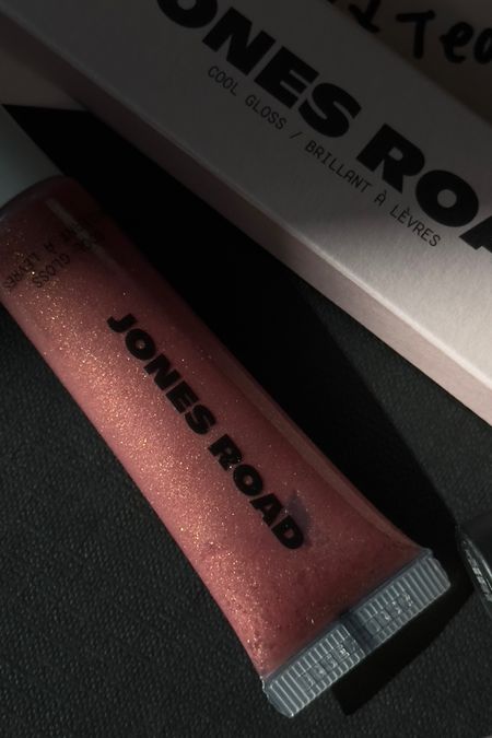 She cute 🥰 💖 👄 
@jonesroadbeauty #lipgloss #prettyinpink #pinkshimmer 



#LTKtravel #LTKfindsunder50 #LTKbeauty