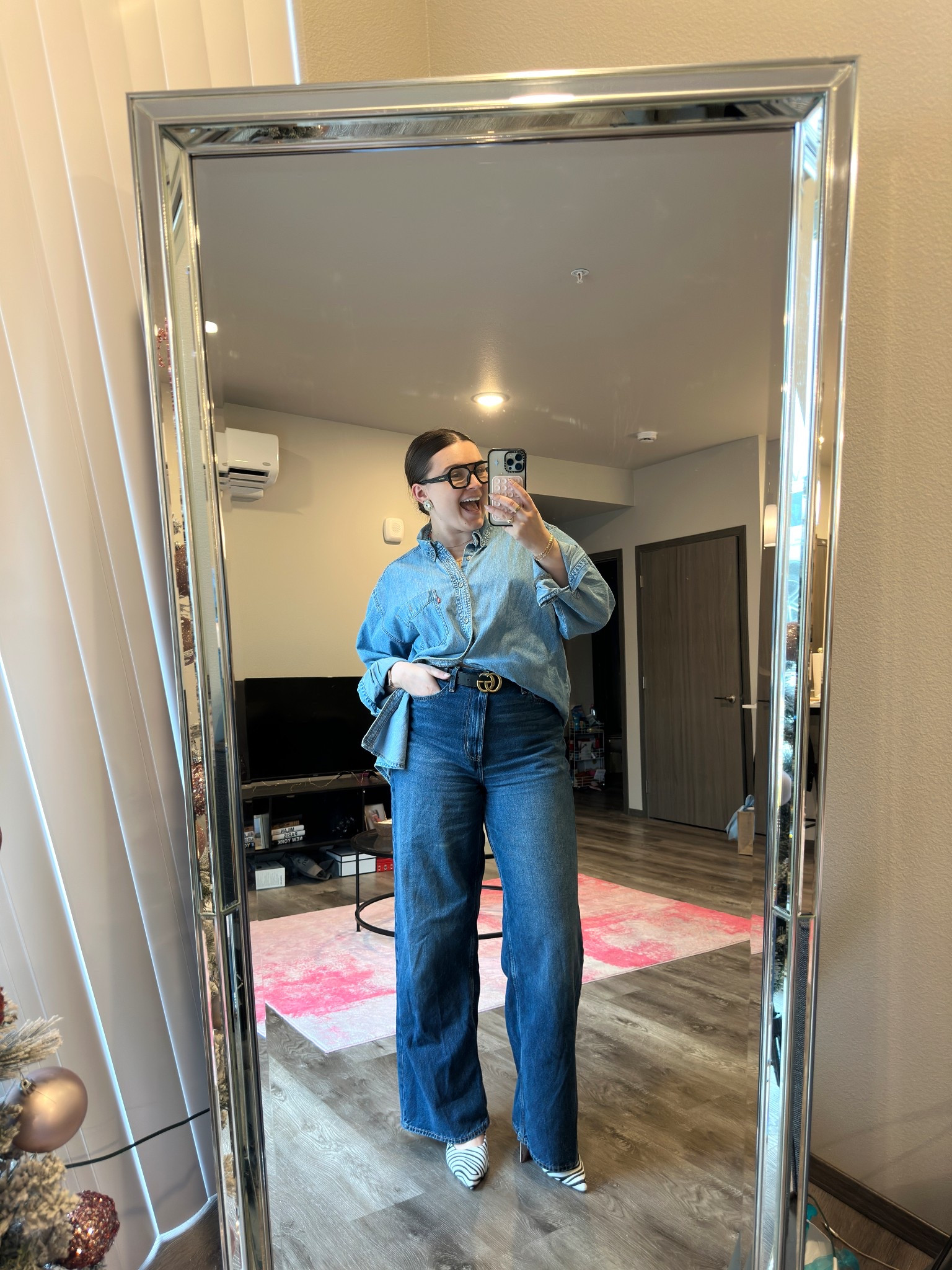 How to wear denim on denim in 2026! Featuring the coolest animal print shoes 🦓

I’m wearing a men’s L top, size 31 jeans and size 9 heels

#LTKootd #LTKWorkwear #LTKMidsize