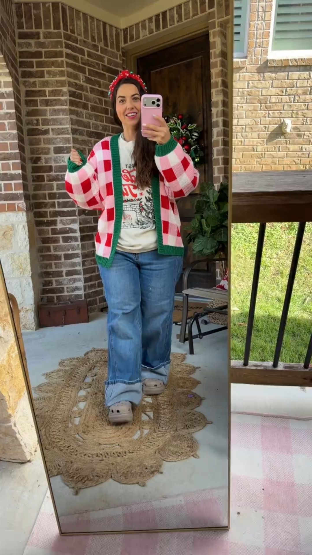 Love a good bow sweater! 

#LTKHoliday #LTKGiftGuide #LTKootd