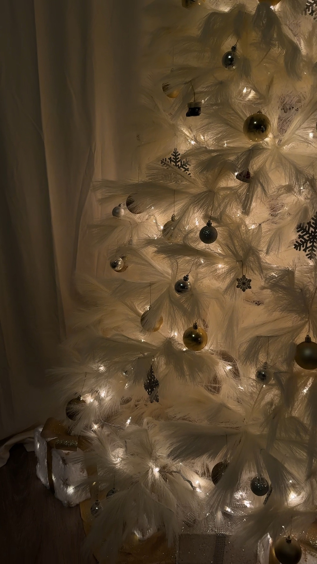 I cannottttt get over these cream pampas on the tree😩😍 Wayfair has the best selection for holiday decor & these details are the perfect amount of fun to match the aesthetic of our living room!!! #christmasdecor #featherchristmastree @wayfair #ad #decoratewithme #wayfairpartner #wintheseason #wayfair

#LTKHoliday #LTKHome #LTKFindsUnder100