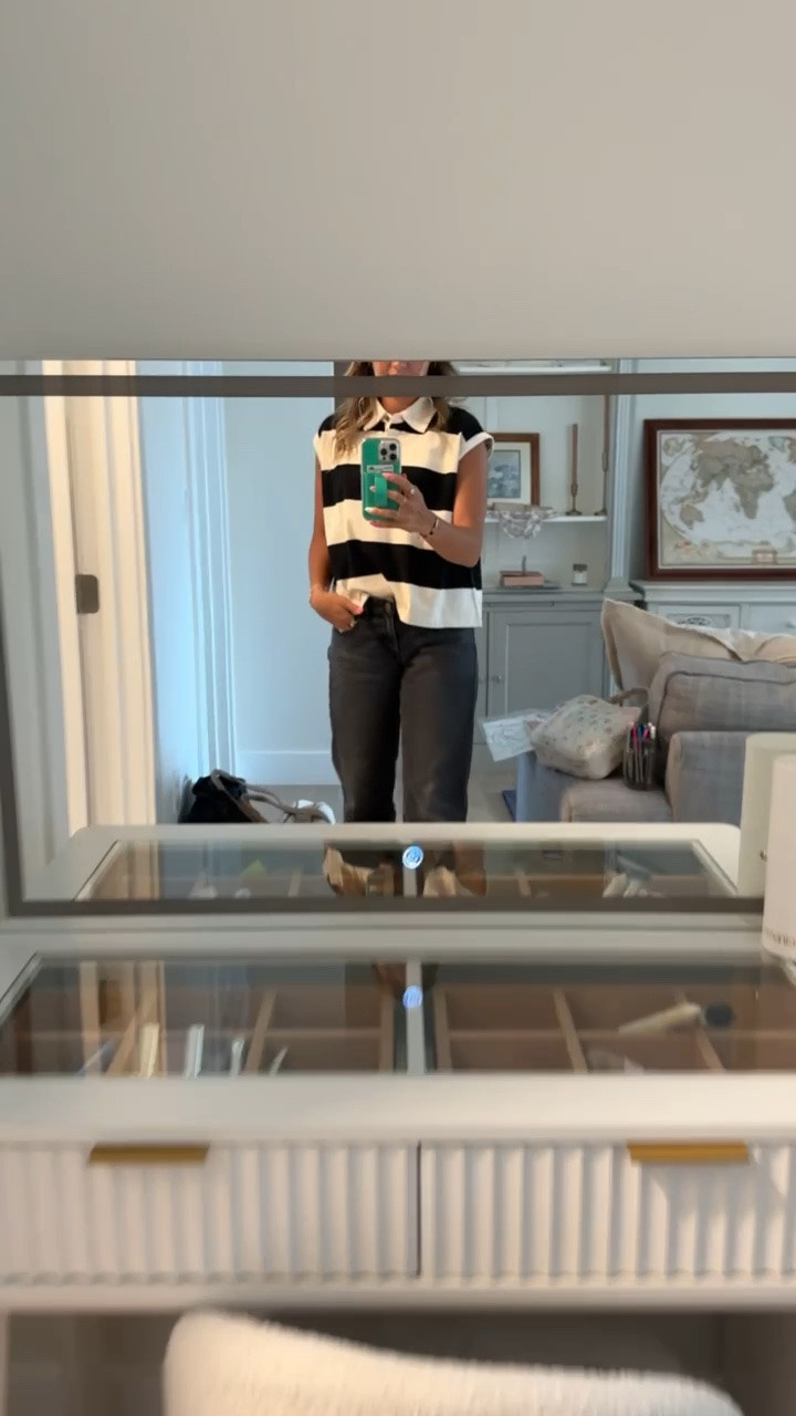 The best vanity with a light up mirror and storage space!!

#LTKHome #LTKmorningroutine #LTKgrwm