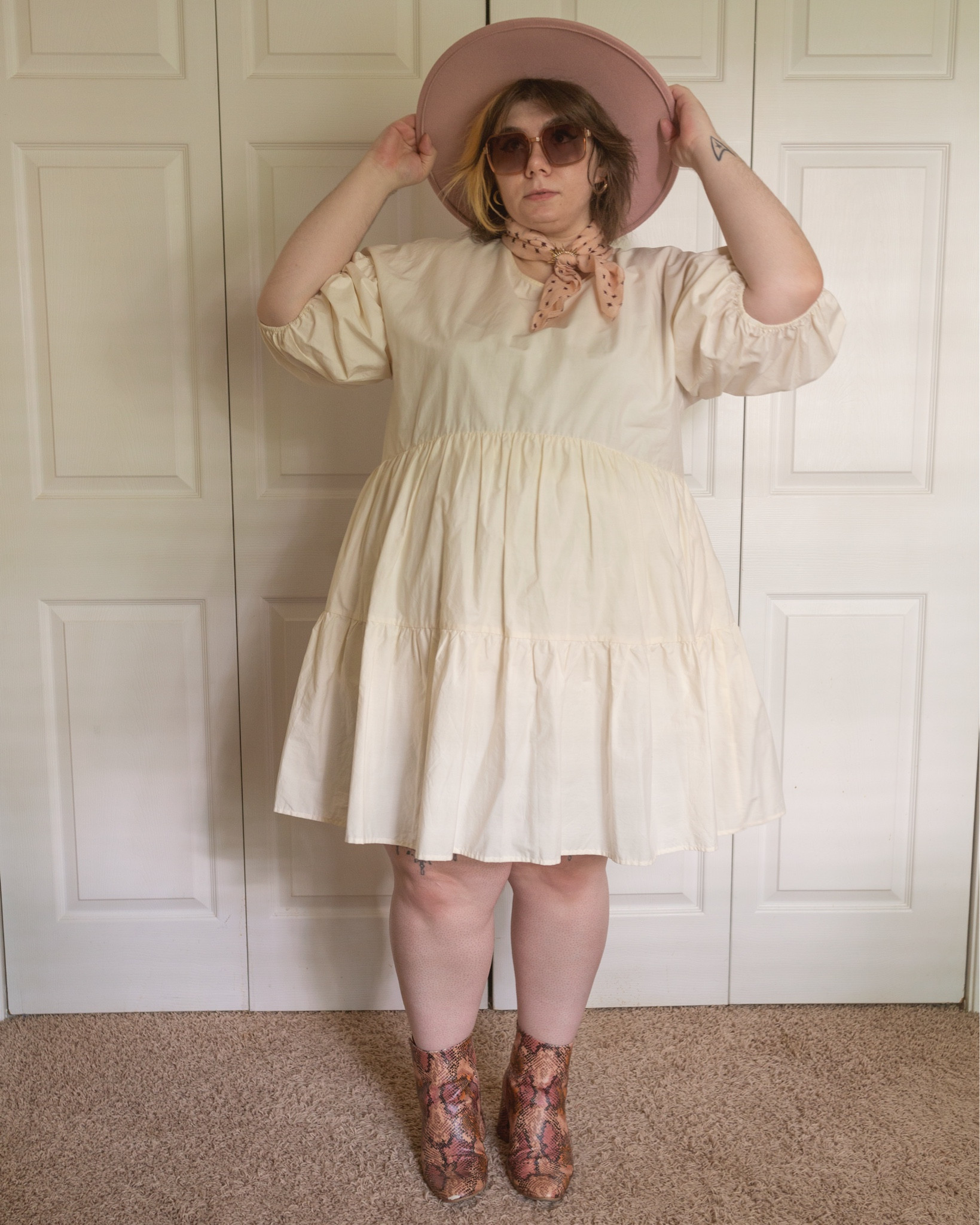 Plus size pre fall white and pastel pink outfit 

#LTKstyletip #LTKcurves #LTKSeasonal