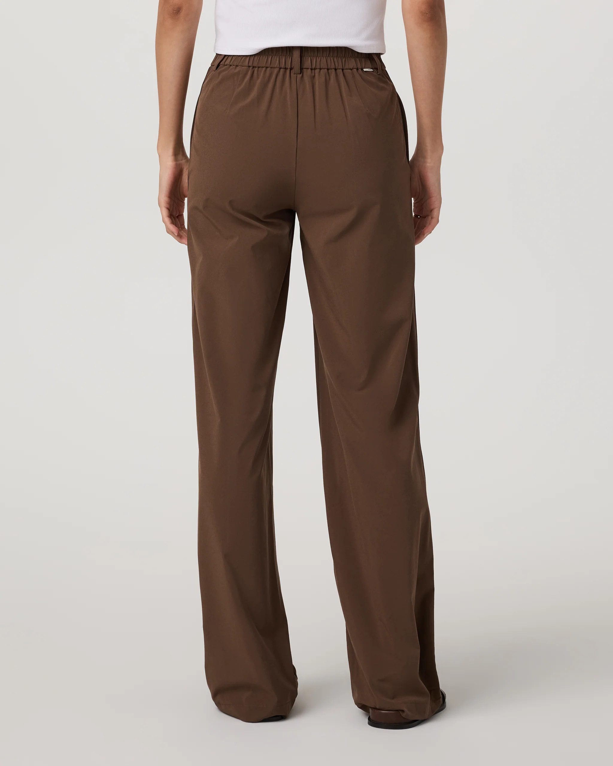 Villa Trouser - Short | Women's Espresso Trouser Pants | Vuori | Vuori Clothing (US & Canada)