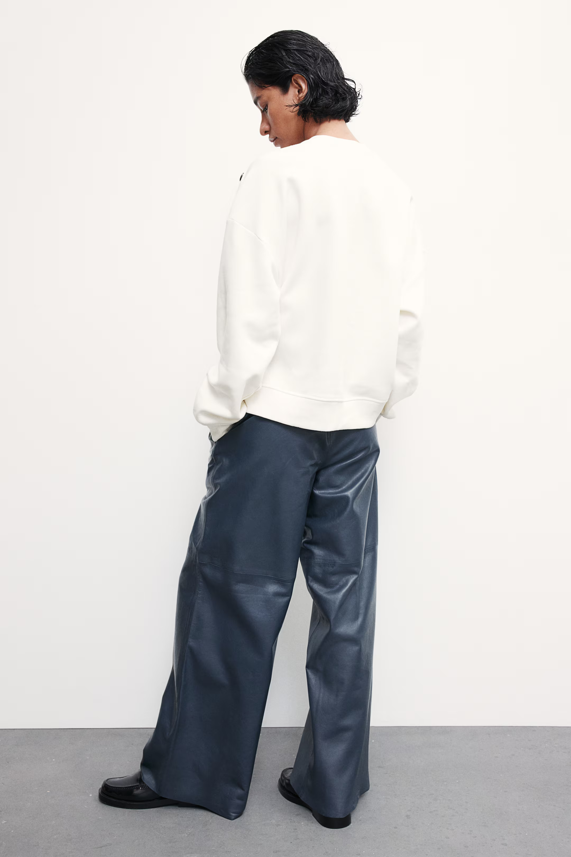 Button-Detail Sweatshirt | H&M (US + CA)