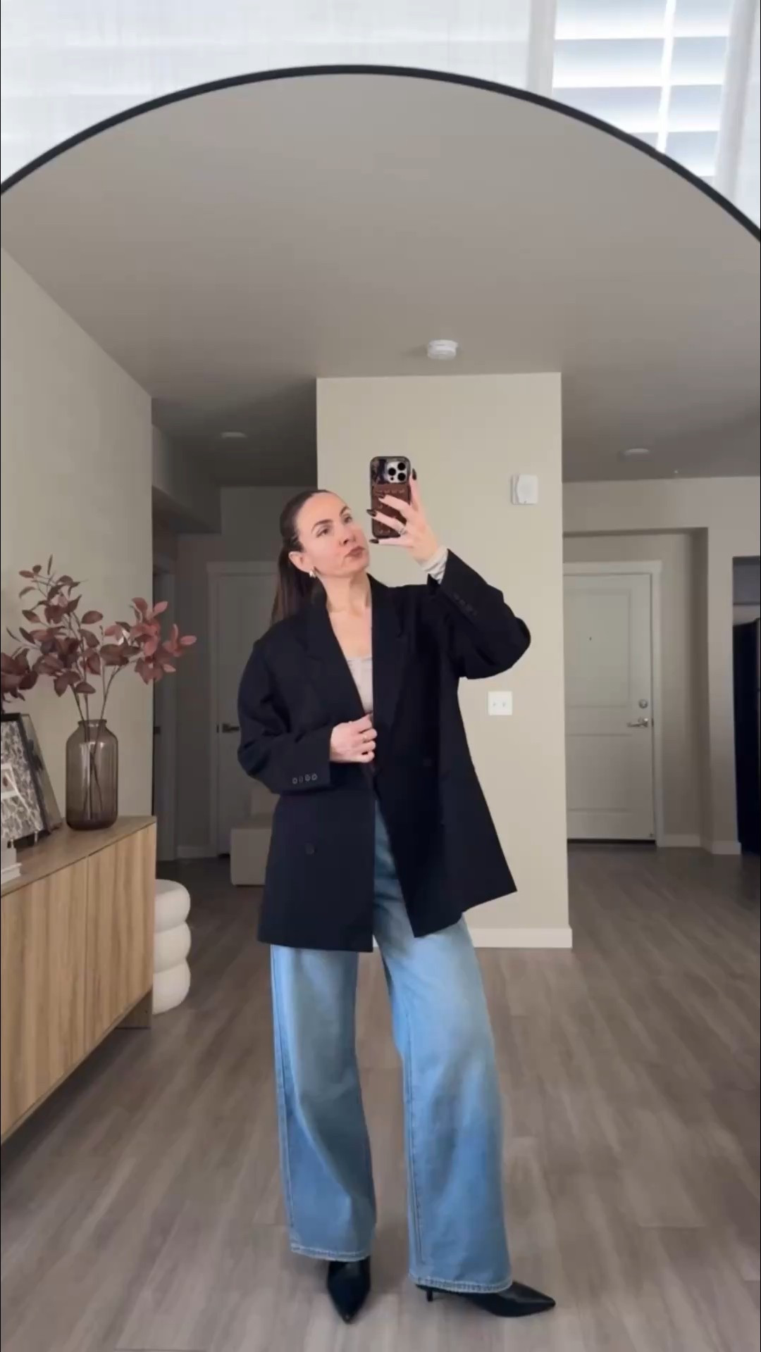 blazers. size and fit ⬇️⬇️
i am 5'7 and i am wearing large in black blazer from walmart.  i am wearing medium in lioness blazer via revolve ❤️

black blazer.  brown. blazer.  oversized blazer 
blazers.  oversized blazer.  #walmart #revolve #oversizedblazer