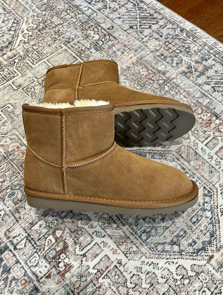 $23 Ugg inspired mini boots from Walmart 
Fits tts. If between sizes, size up 
Comes in 3 colors 