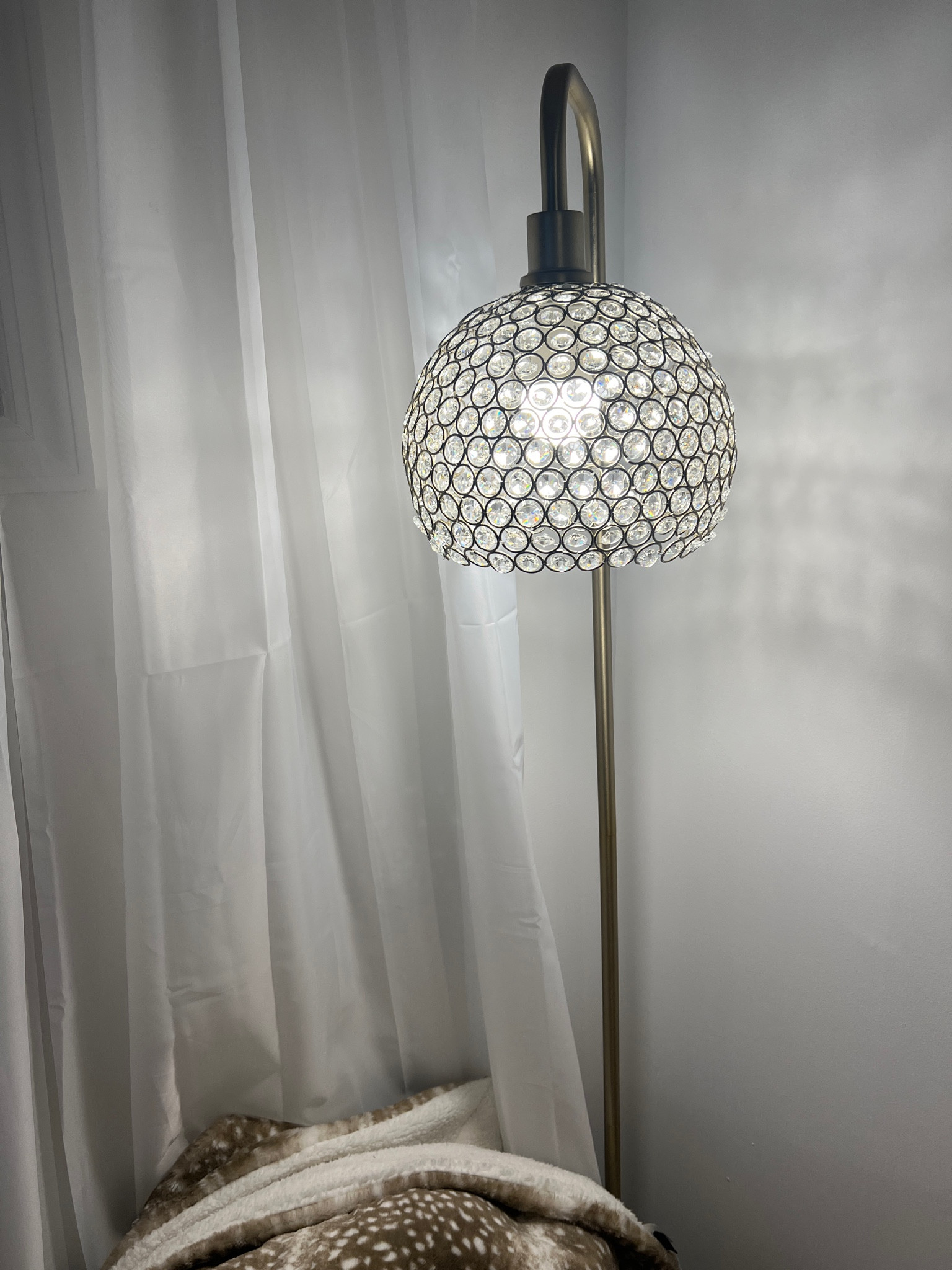 I’m completely obsessed with my crystal lamp from wayfair. It’s be the brand etta avenue and is the perfect addition to my home— i’m going for a vintage glam vibe and this is a perfect combination of those aesthetics. 

#LTKhome