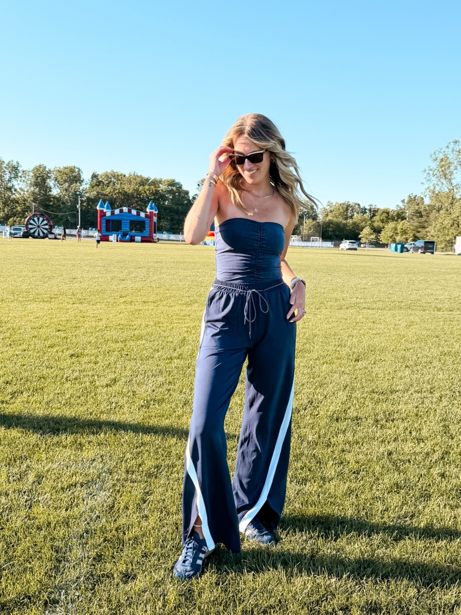 Soccer mom style and outfit ideas for the fifa World Cup men’s soccer game 
Aerie blue tube top and sporty track pants 
Fourth of July outfit ideas