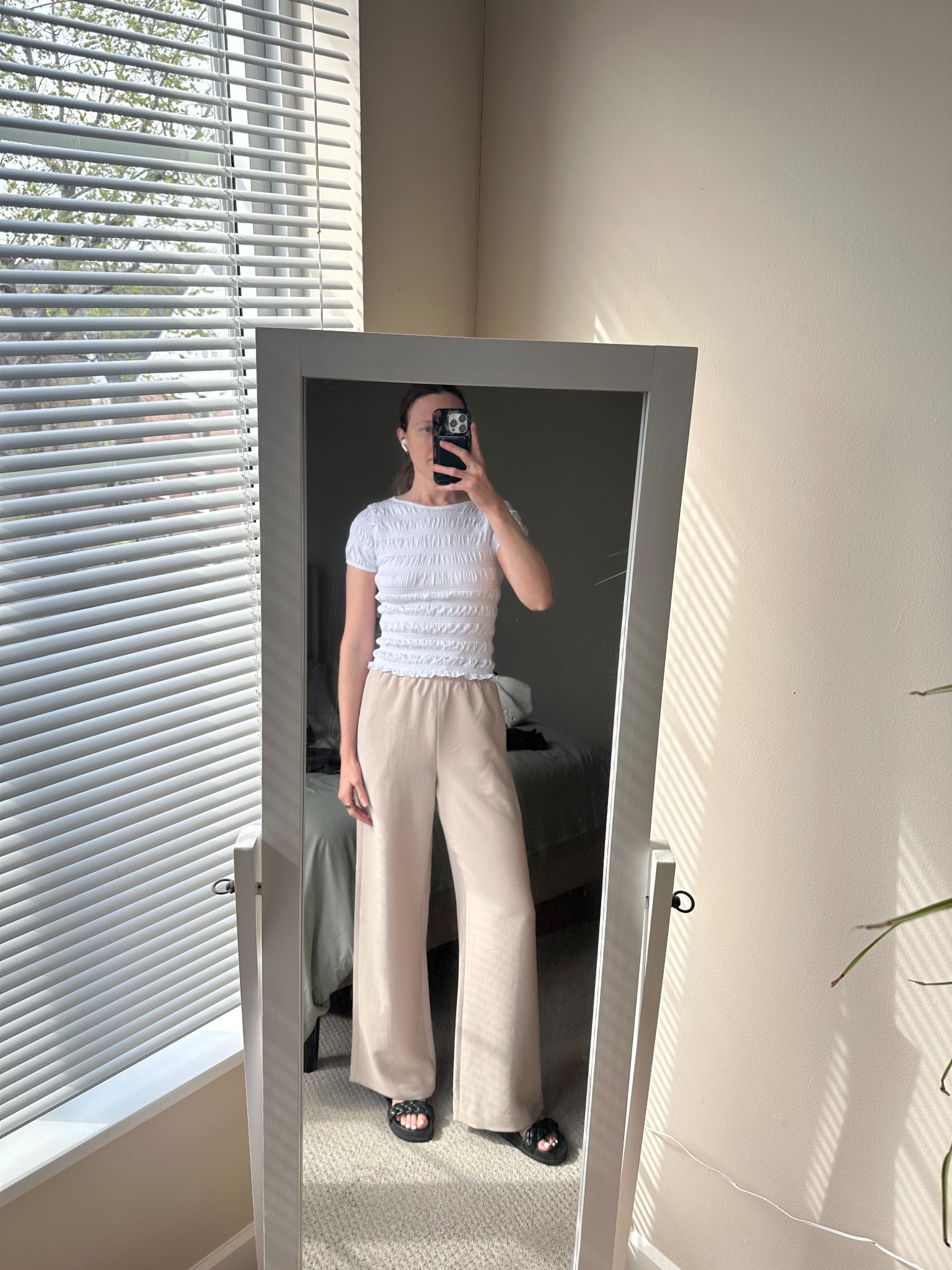 Madewell Top
Aritzia Pants 

#LTKmomlife #LTKWorkwear #LTKootd
