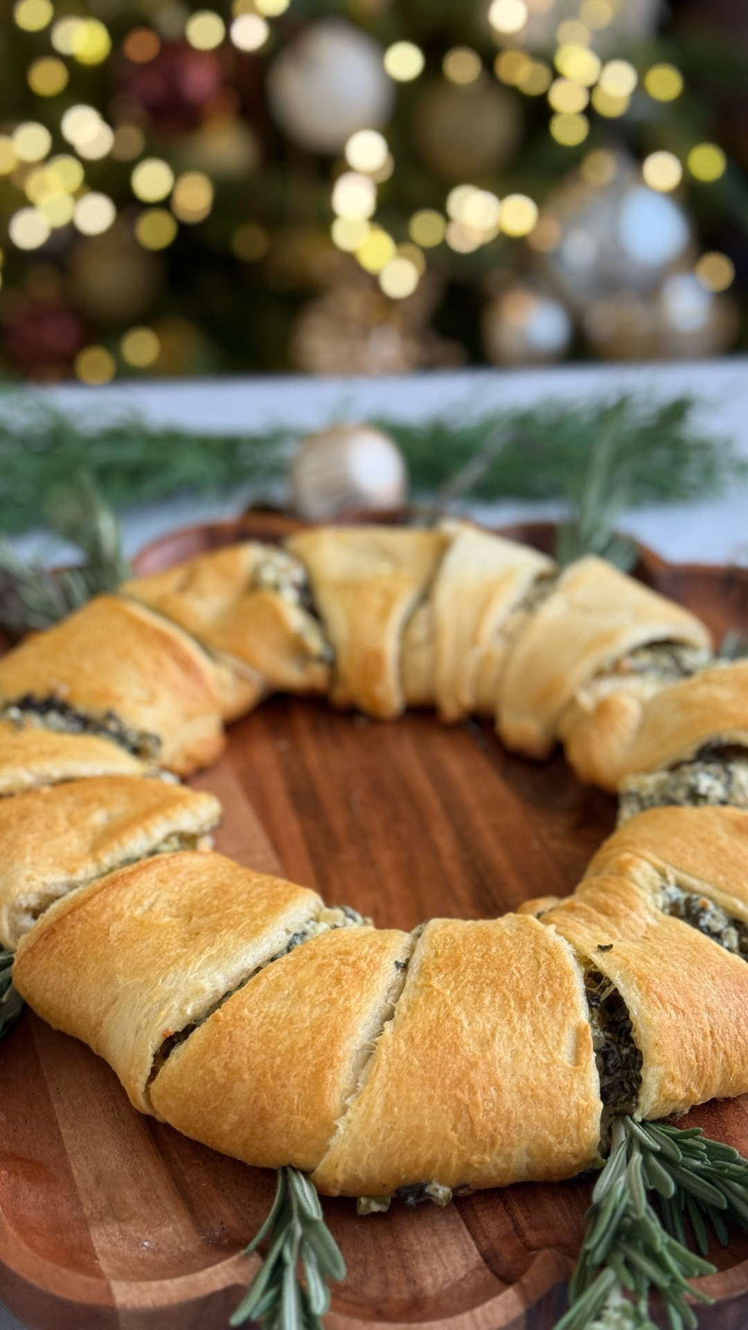 The perfect festive 3 ingredient, 15 minute holiday appetizer! Everything is store-bought and you put it together in the cutest wreath shape and you are good to go! 🌲🌲
