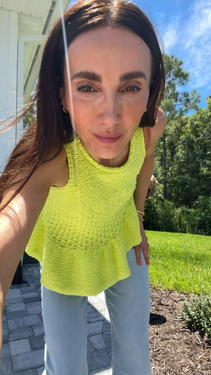 Get $50 when you spend $150+ or $100 when you spend $300+. I'm wearing size XS in top.

neon green top, casual chic, dummer running errands, anthtopologie sale

#LTKSaleAlert #LTKOver40 #LTKootd
