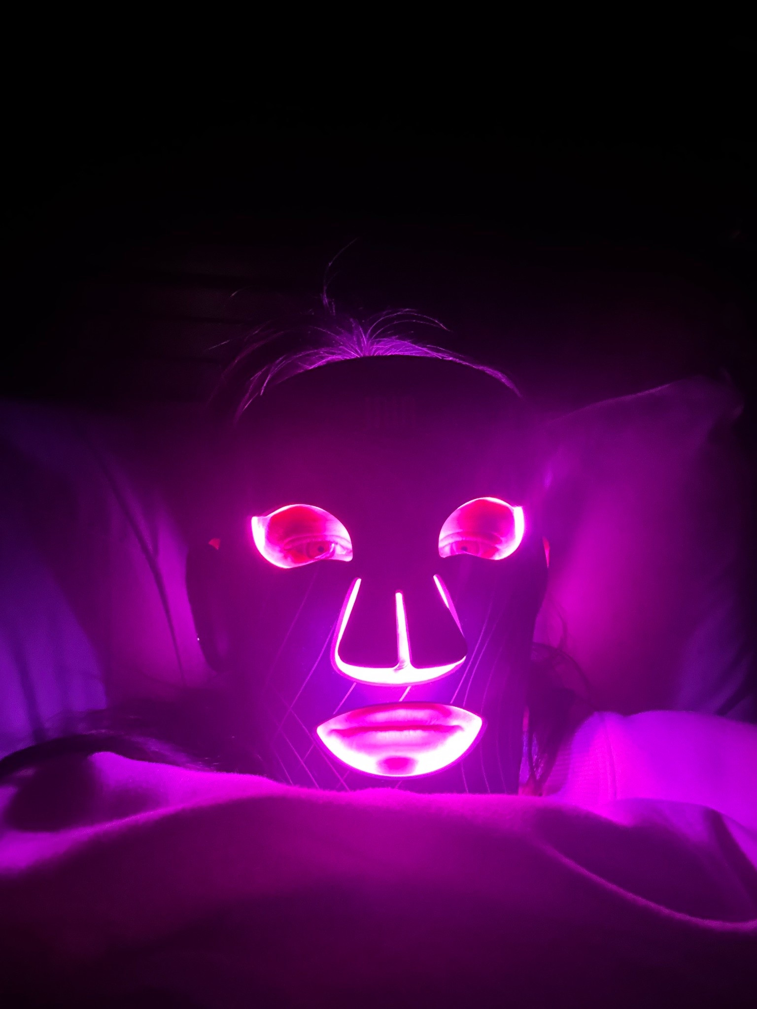 Red light therapy but make it easy 🤍
Battery powered = no cords, no excuses.

#ltkbeauty #redlighttherapy #skincareroutine #athomespa #glowingskin #beautytools #ltkfinds

#LTKBeauty #LTKOver40 #LTKgrwm