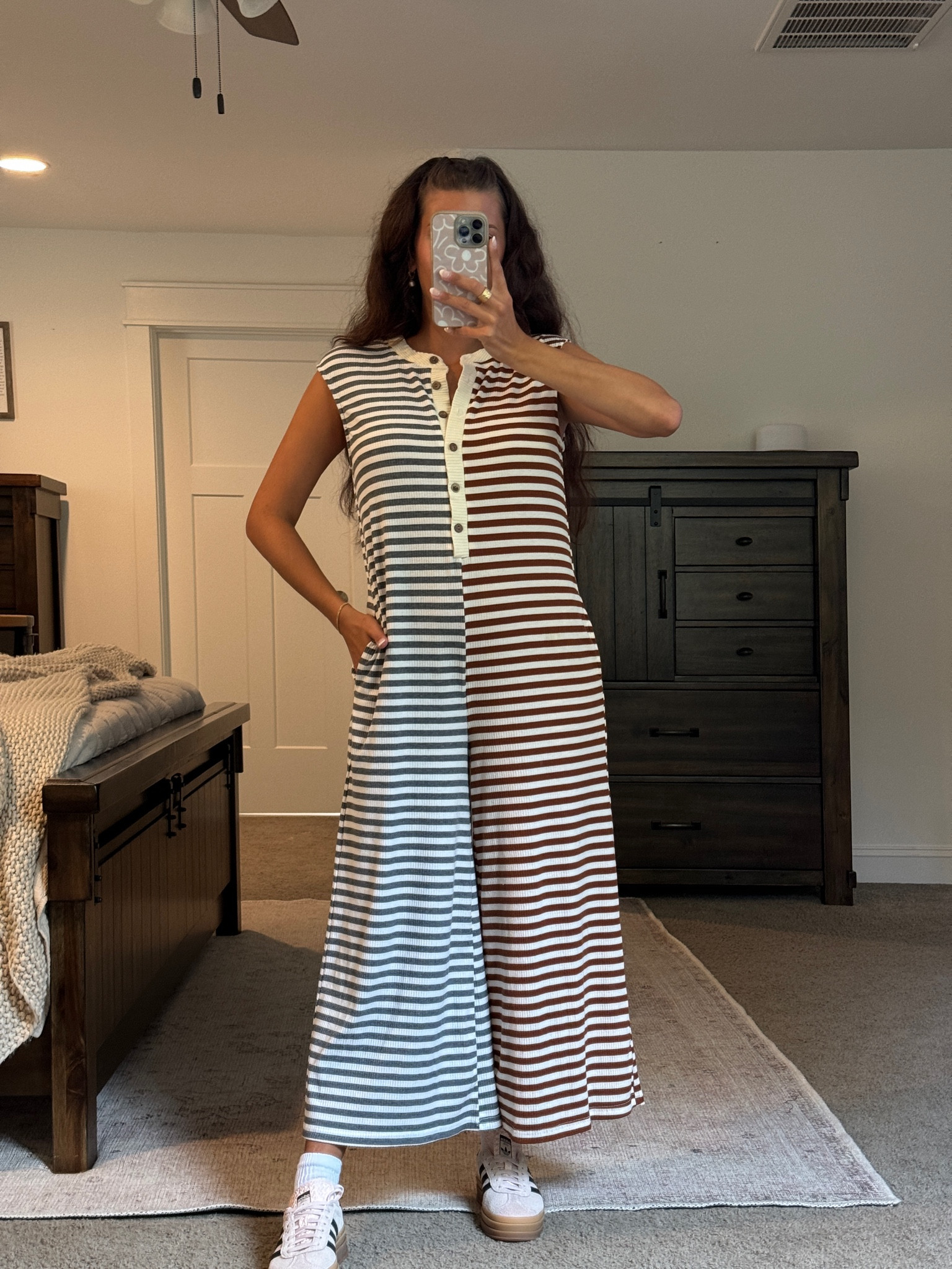 Size up if you prefer a baggier fit! I’m wearing a size small. 