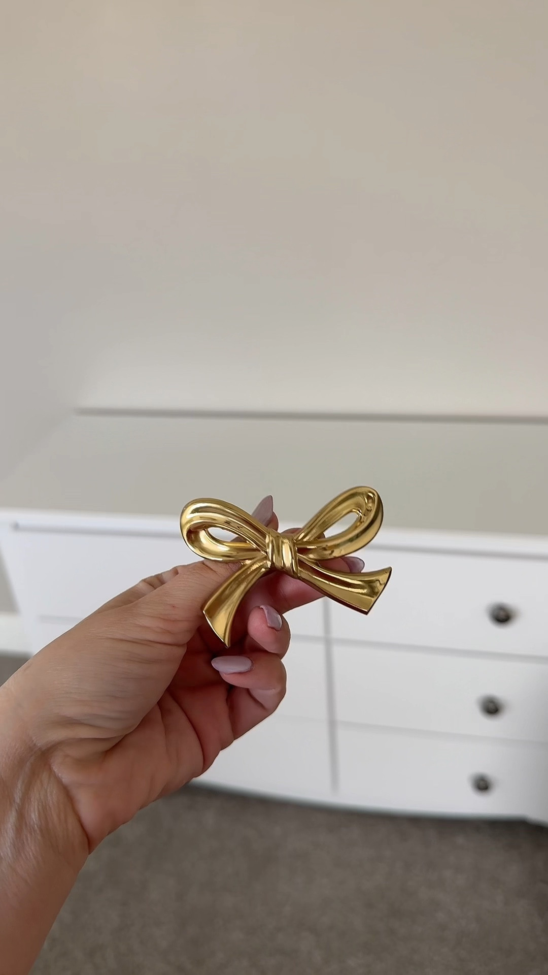 The cutest bow knobs for baby girl’s dresser 🎀