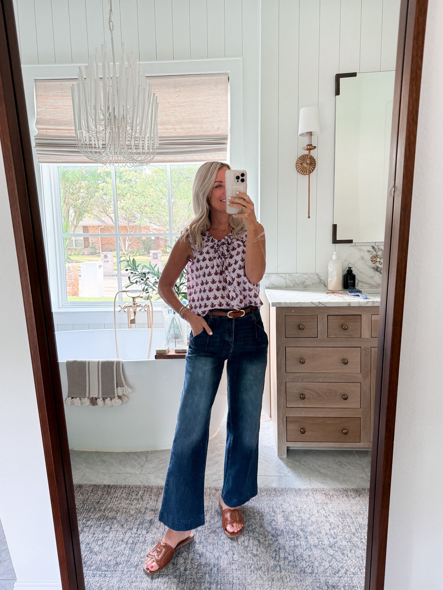 Wednesday OOTD / these cropped jeans are so cute & comfy, I love the dressier ‘trouser’ style too. And they’re under $60! I’m in a 2 jeans & xs top 