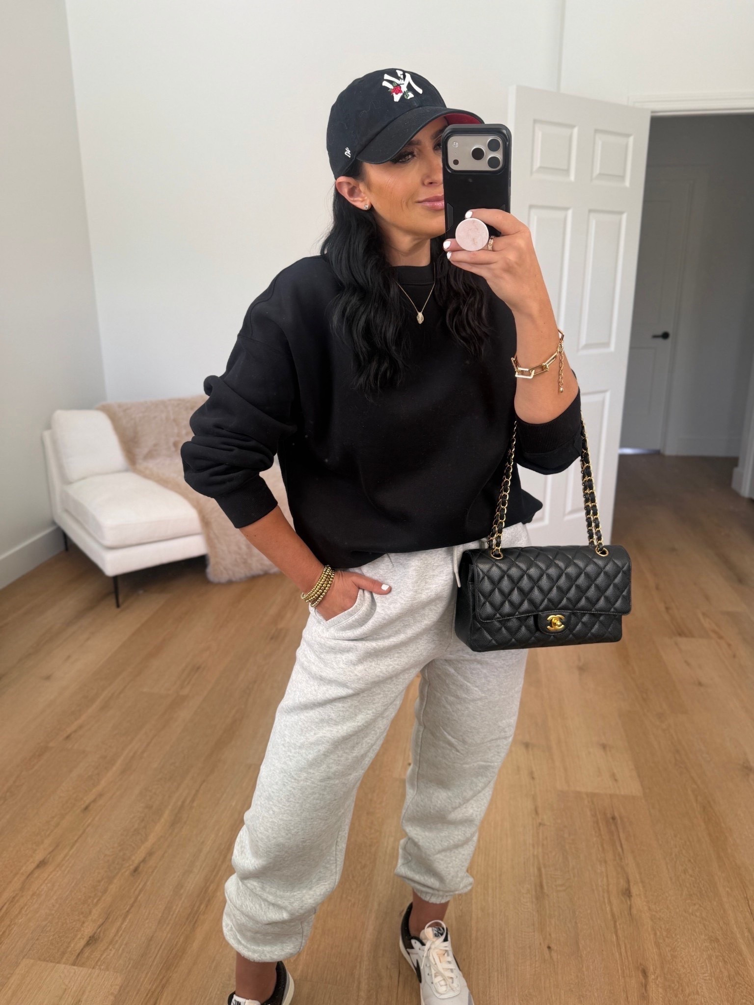 Quince Everyday Fleece Crew wearing size small only $39. Quince Everyday Fleece Joggers wearing size small only $39