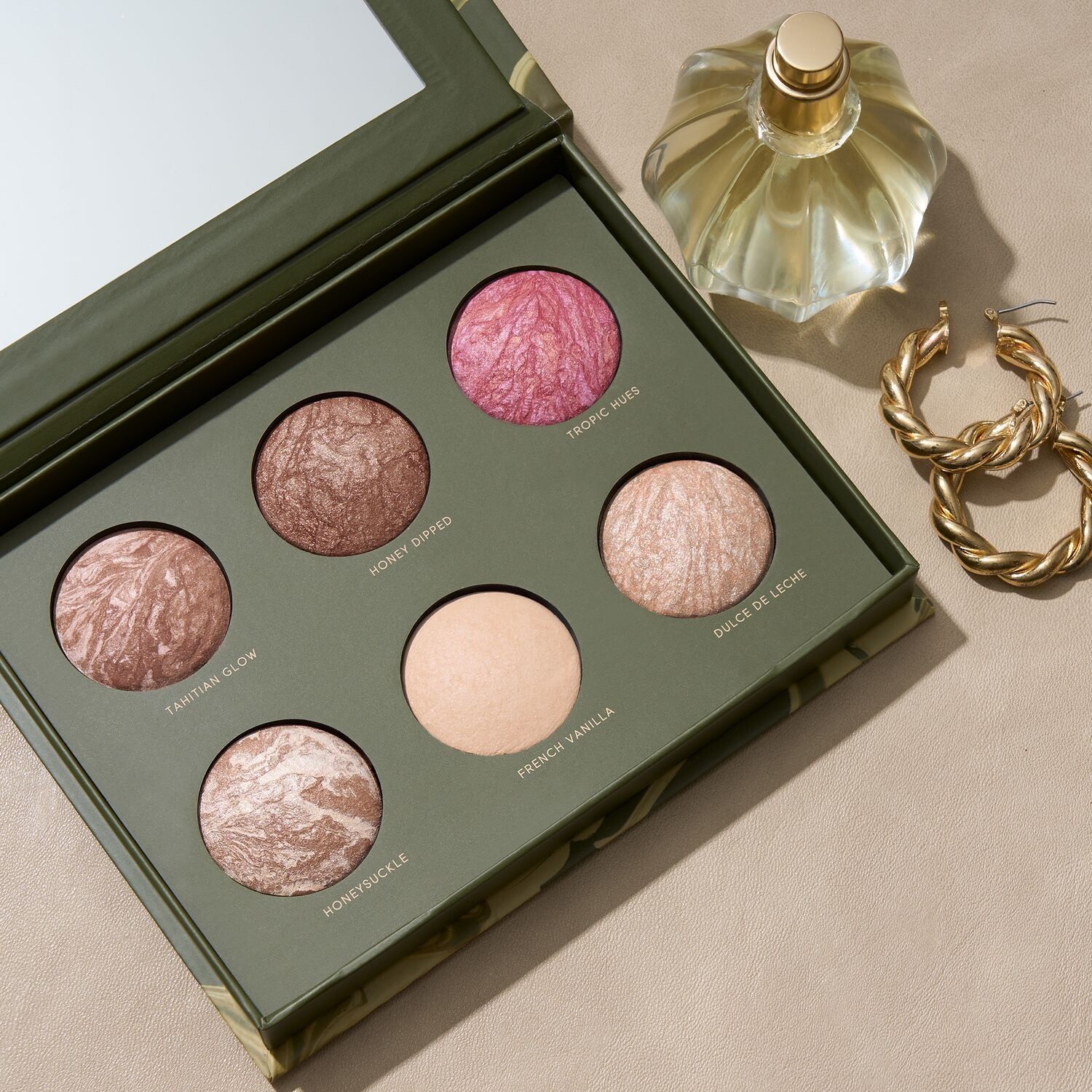 Baked Blush, Bronzer & Highlighter Cheek to Chic Face Palette | Laura Geller