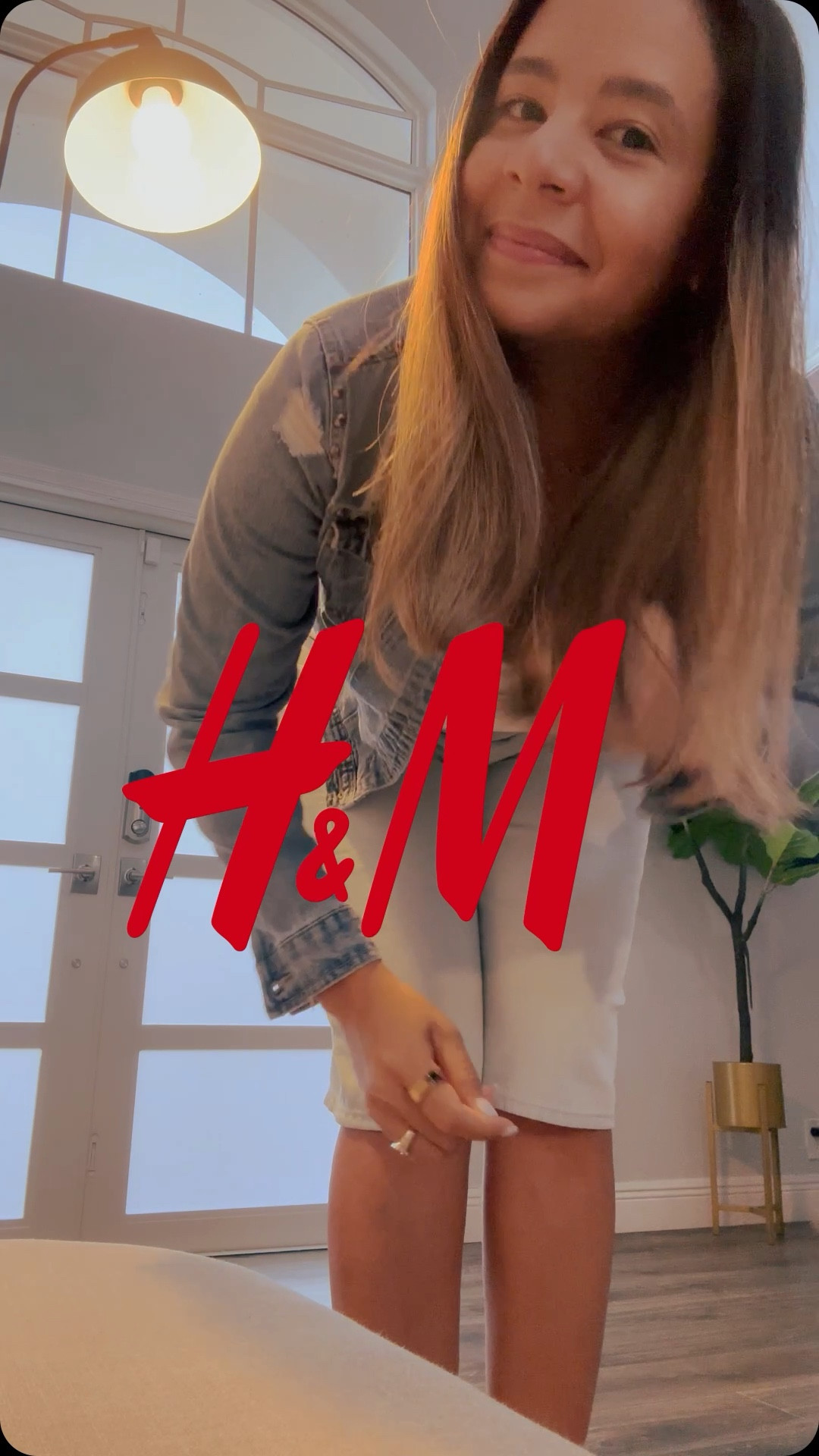 Mom style, but make it cute

Living for this comfy & effortless outfit —
perfect for a busy morning at home or a quick Target run.

👚 Top blanca ajustado (súper versátil)
👖 Bermuda blanca con stretch
👡 Sandalias chunky que son literalmente
como caminar en nubes

Everything linked on my LTK ✨
#MomStyleMadeEasy


#LTKFamily #LTKHome #LTKOver40