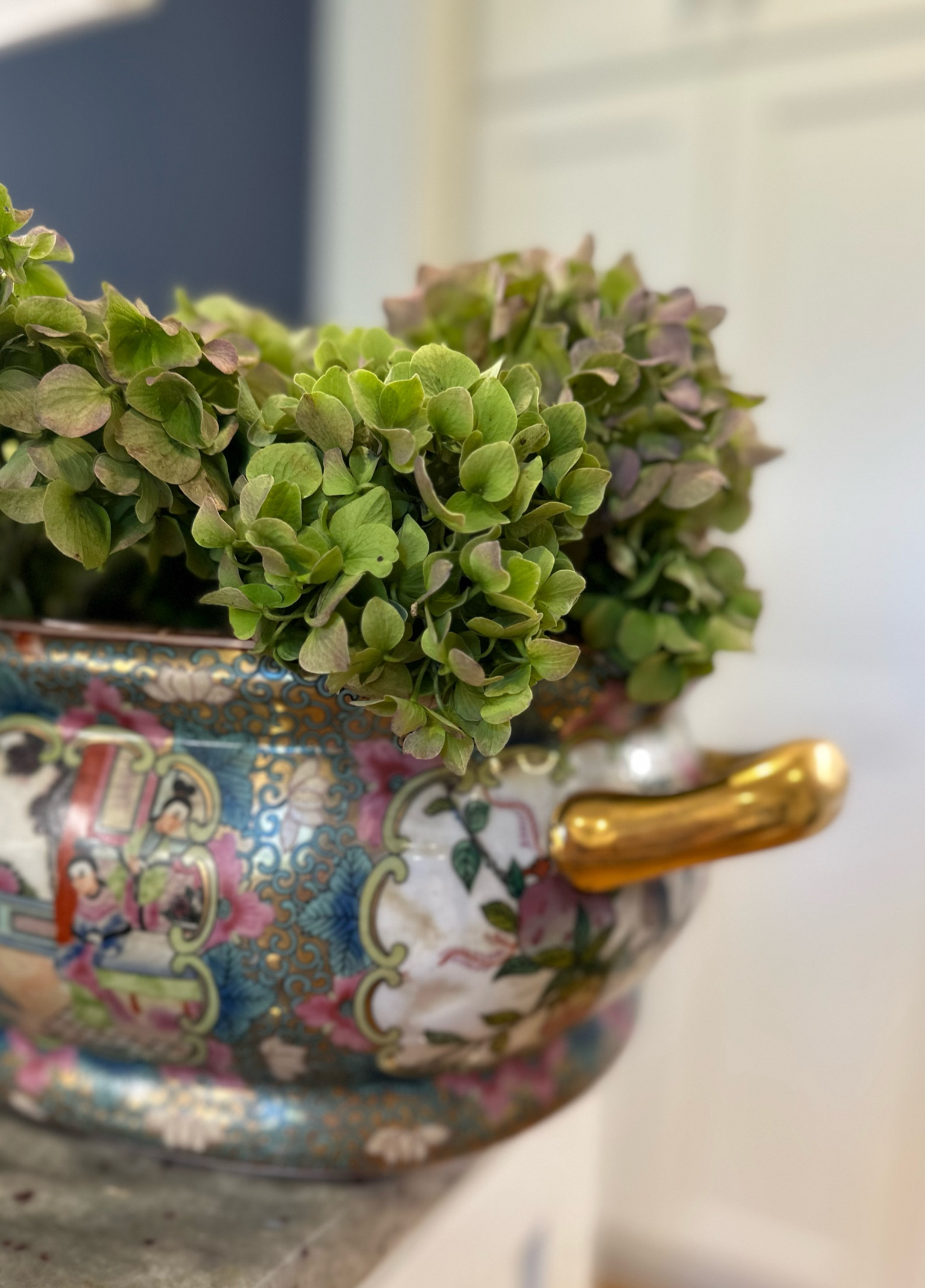 Dried Hydrangeas for Fall 🍂✨ As we transition into fall, the natural beauty of this garden favorite can be extended and integrated seamlessly into home decor. Here are some simple ways you can use dried hydrangeas in your home:

* Centerpieces: Place dried hydrangeas in a bowl or tray with candles, pinecones, or other fall elements.
* Wreaths: Weave them into a wreath, pairing with other dried flowers or leaves for festive door decor.
* Shelf Displays: A simple vase with dried hydrangeas can be a minimalist's dream, complimenting books and other decor items.
.
.
.
#homedecorinspiration #traditionalhome  #graciouslivingstyle #curateyourspace #homedecor #grandmillenial #southernliving #countryhouse #interiordesign #grandmillenialstyle #grandmillenialhome #southern #vintage #virginia #crumpandkostcollection #hydrangeas #fallflorals #falldecor #hydrangeasofinstagram #driedhydrangea #driedhydrangeas #flowertutorial #autumndecor  #falldecorideas #diyfalldecor 

#LTKhome #LTKFind #LTKSeasonal
