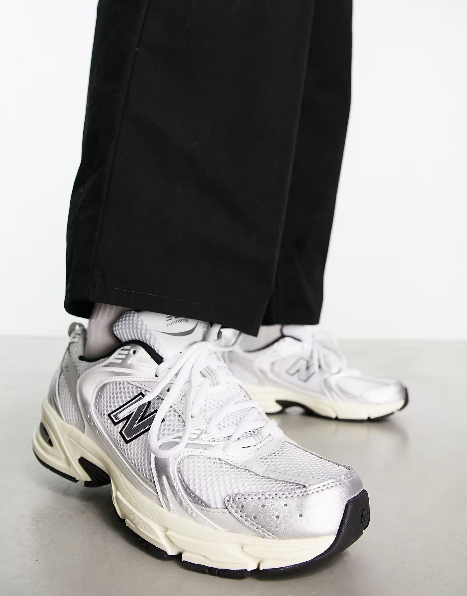 New Balance 530 trainers in white and metallic | ASOS (Global)