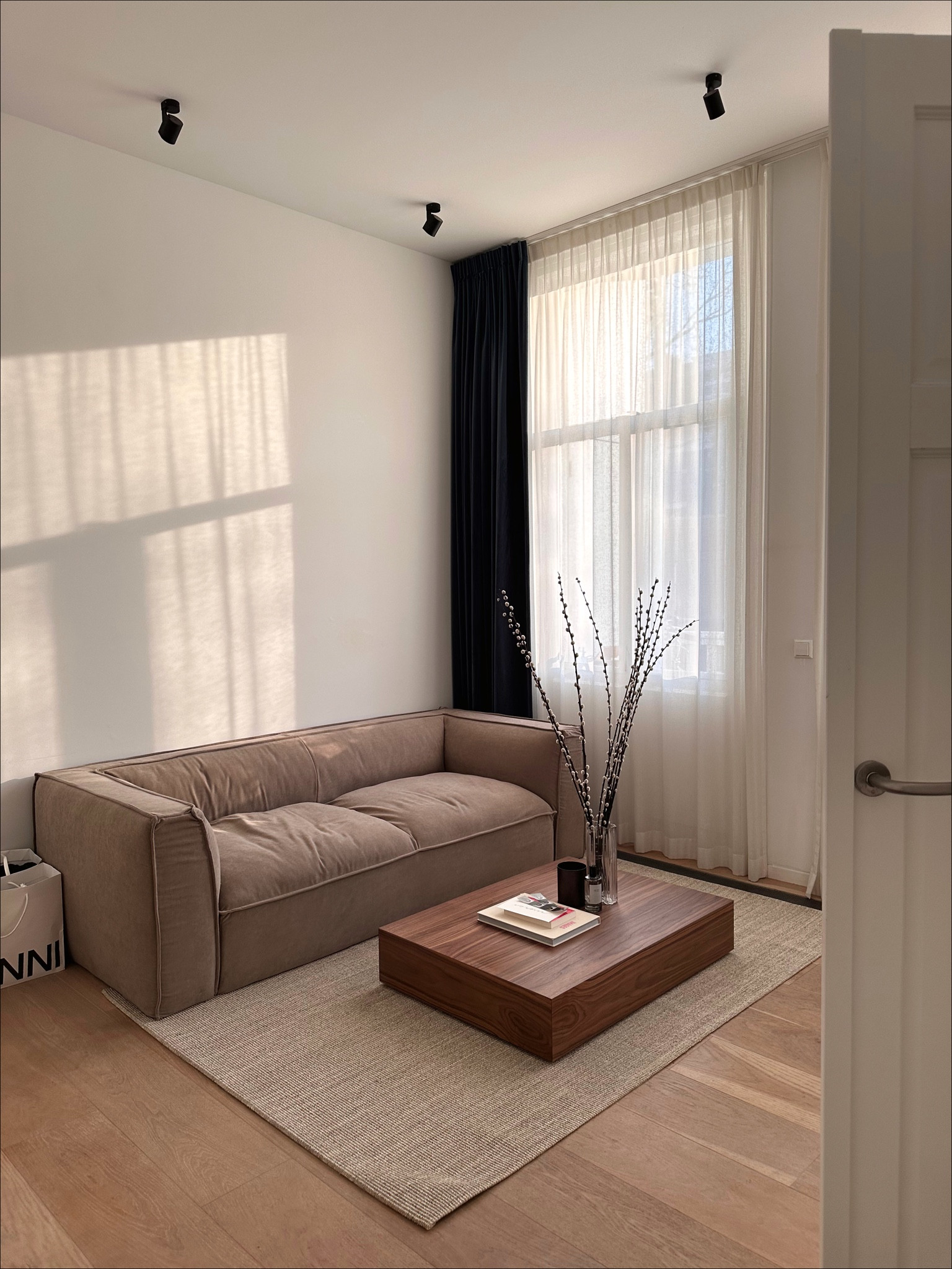 Minimalist living room

#LTKunder50 #LTKeurope #LTKhome