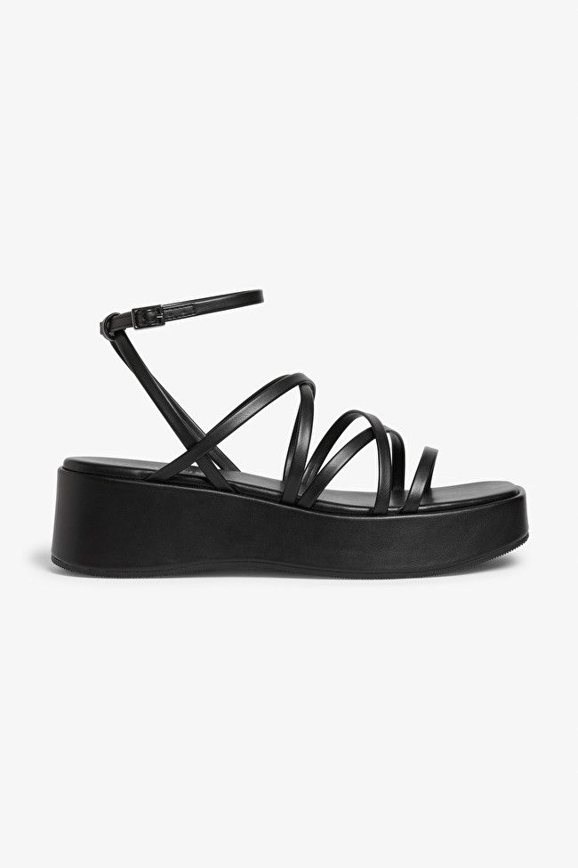 Black strappy flatform sandals
                  			
				€ 40 | Monki