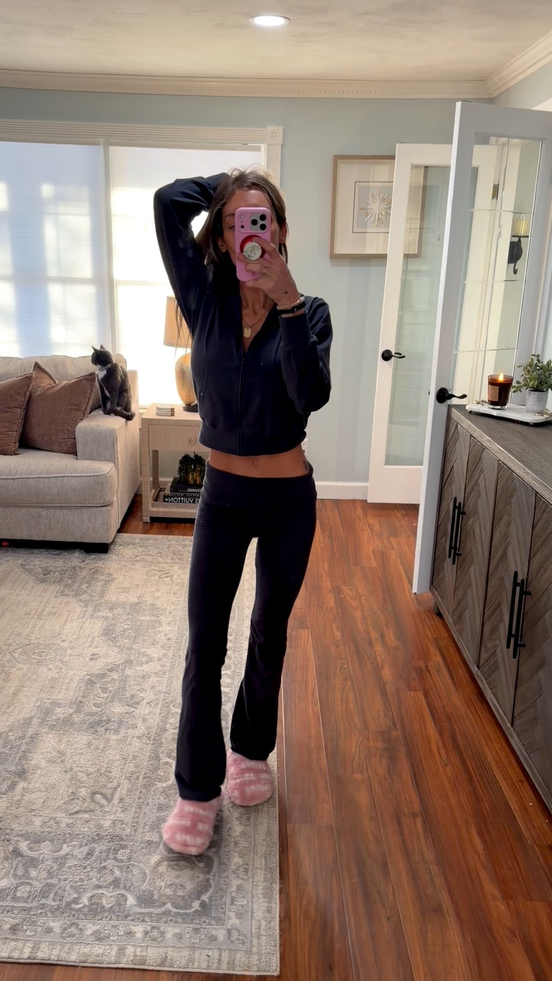 Obsessed with this casual, yet polished Skims set!!

It’s body-skimming in the best way. I love that you can decide if you want them high waist or low waist either way the fold over waist. 

Linked 👇

#LTKgrwm #LTKfitnessgoals #LTKootd