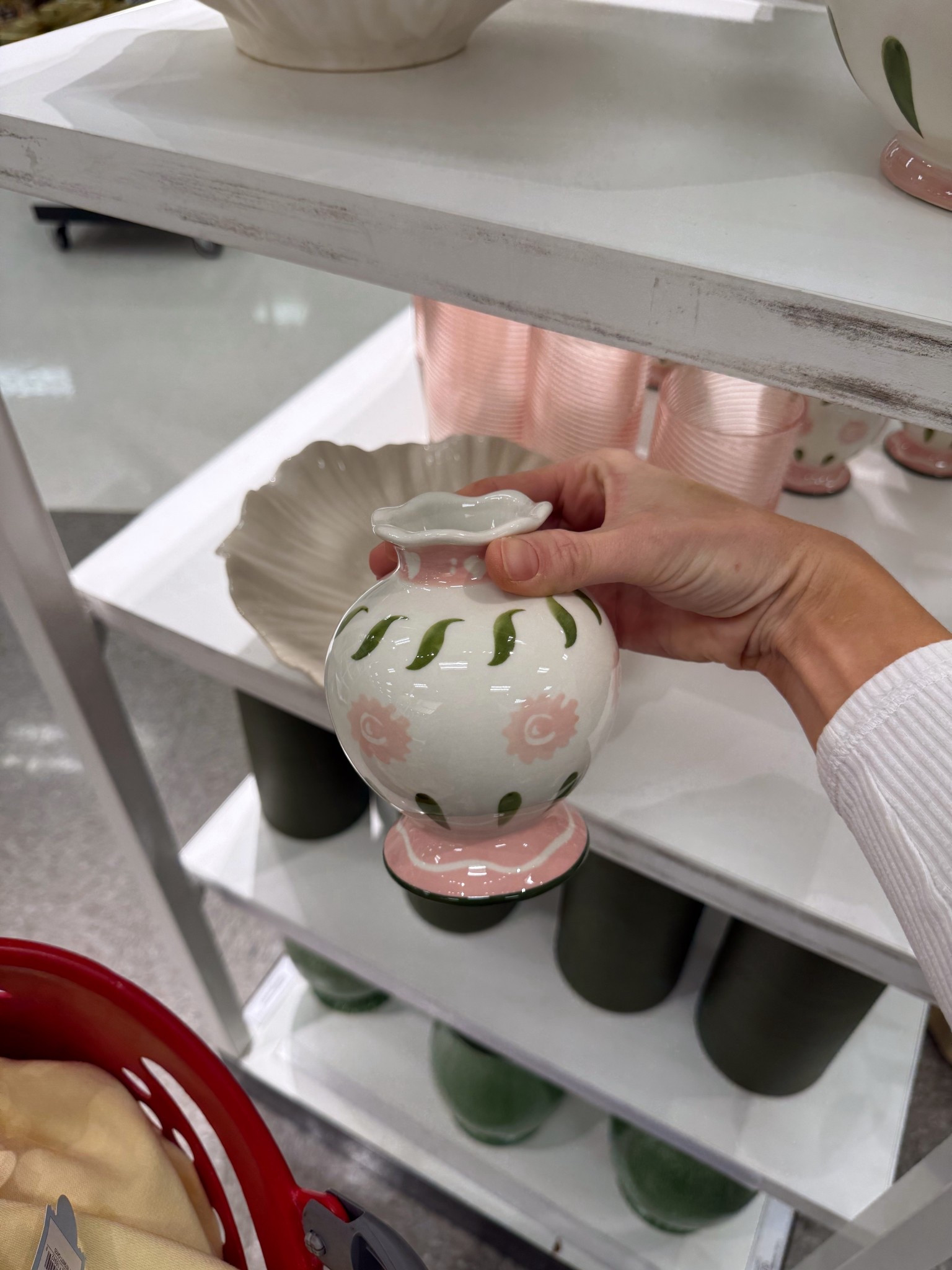 I had to grab this vase for spring! It’s so cute 🌷 