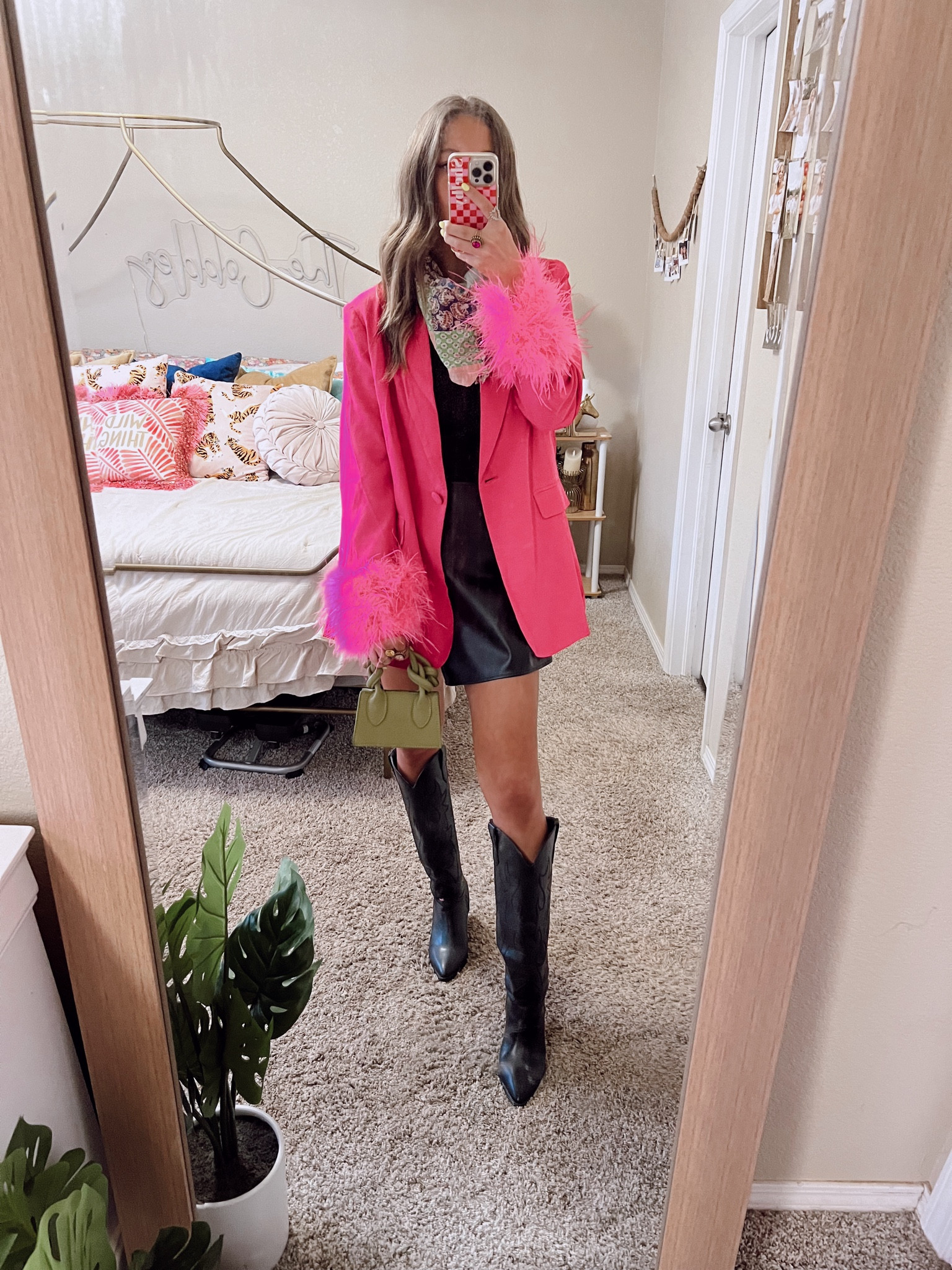 This feather pink blazer is ITTTTT 

#LTKparties #LTKstyletip