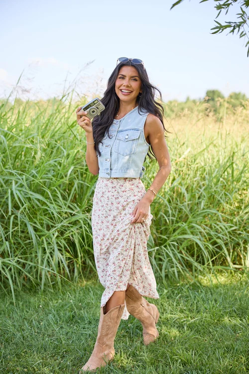 Anna Light Wash Denim Vest | Pink Lily