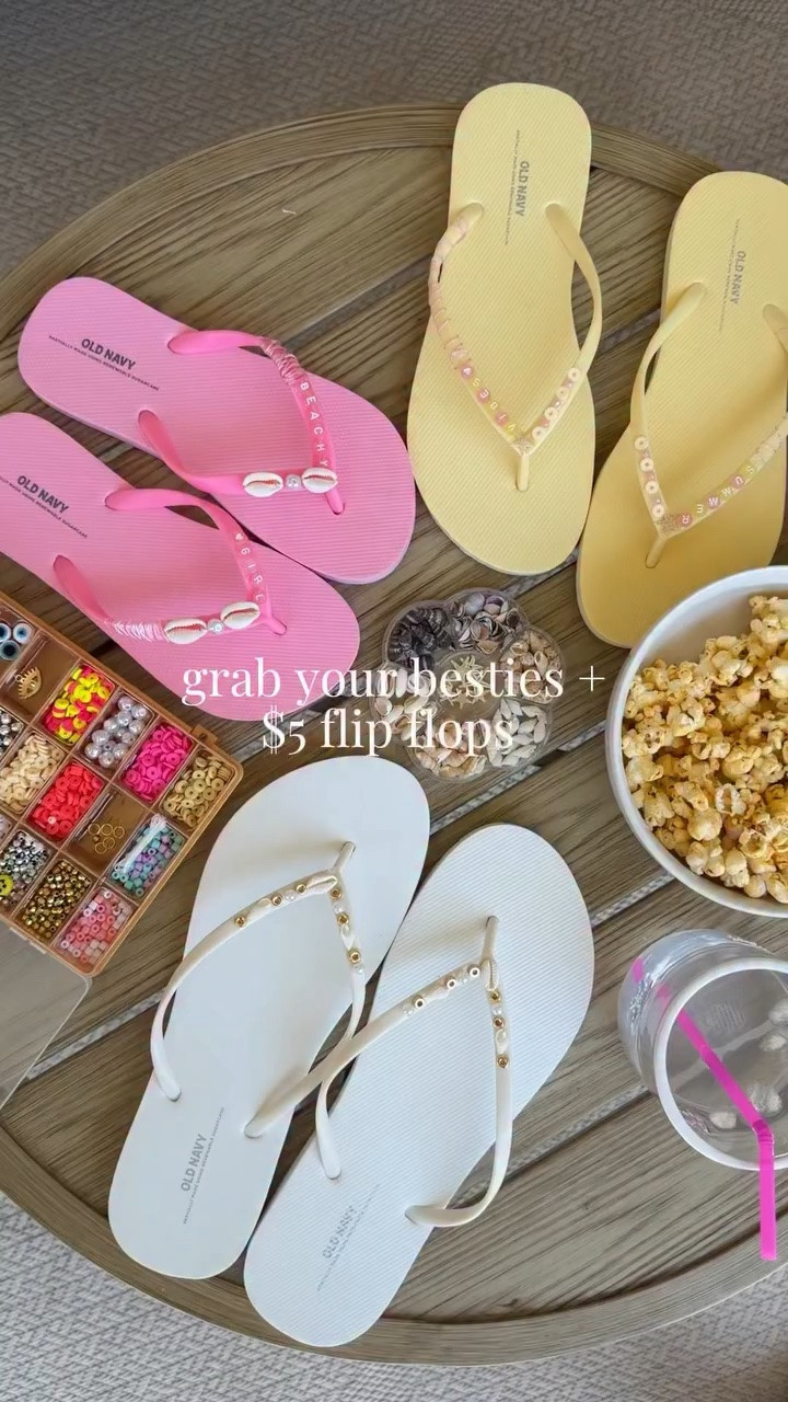 the cutest girls night craft of the summer✨send this to the besties group chat! all you need are $5 flip flops and some beads or charms. Comment “SANDALS” and I’ll send you all the links! 👡

#GirlsNight #SummerDIY #DIYFlipFlops #CraftTok #SummerCrafts