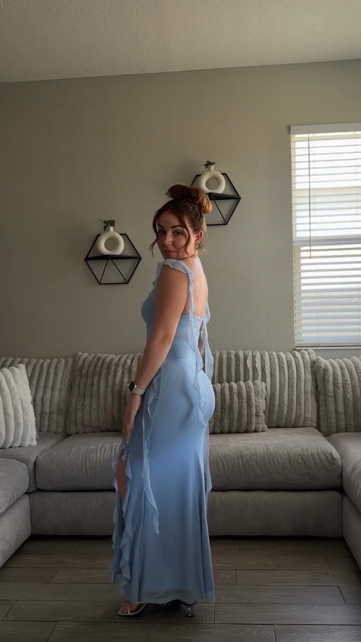 This is why you should never skip leg days 😂🩵 I literally go to the gym for my mental health 

#ɢʏᴍɢɪʀʟ #neverskiplegday #relatablecontent

#LTKPetite #LTKfitnessgoals #LTKootd