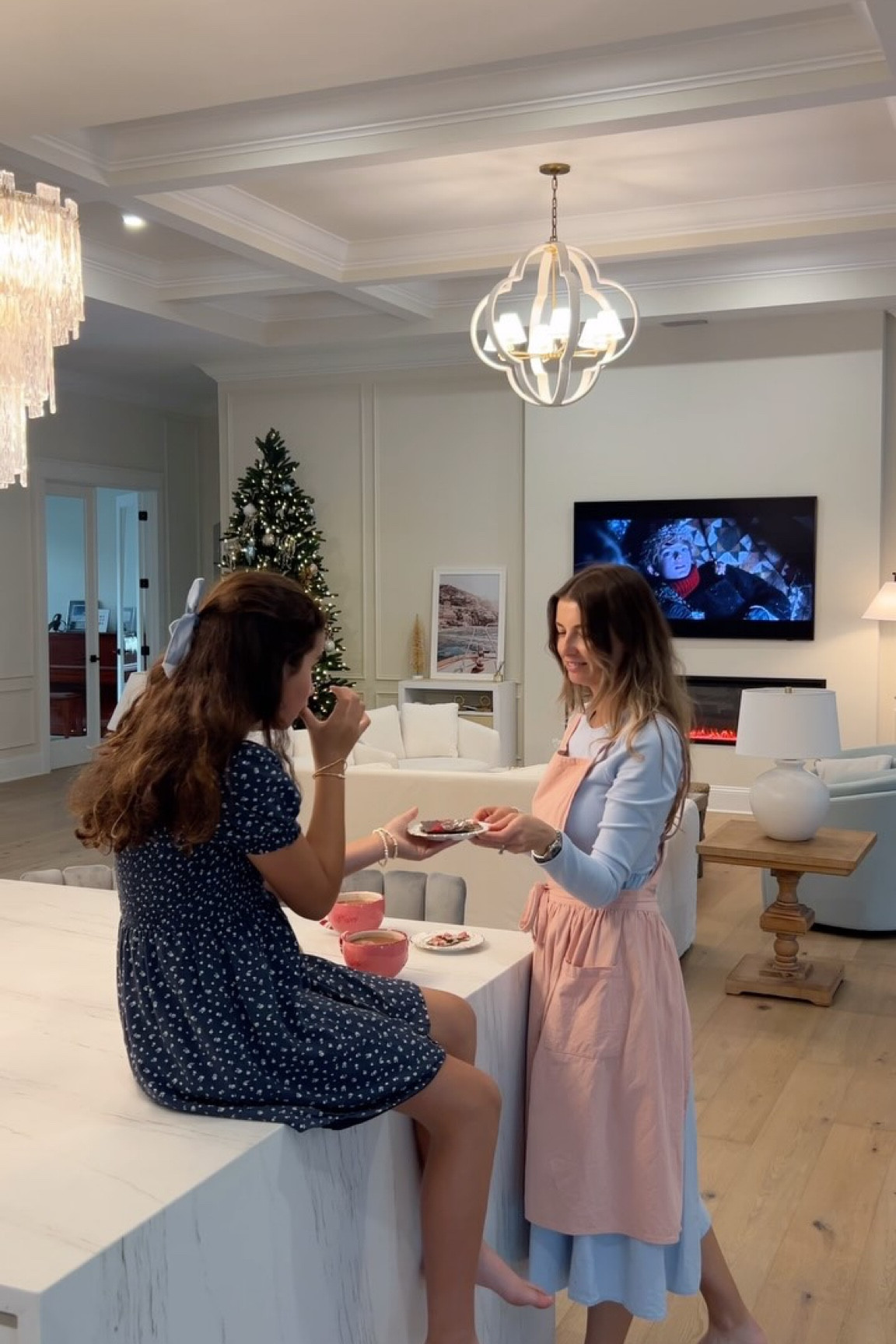 🍫 Holiday baking brings a cozy kind of magic to your home. The rich aroma 💫 of melting chocolate fills the air as you swirl in peppermint and a touch of honey to create sweet, festive bark. Nearby, a pot of hot cocoa ☕️ simmers, creamy and warm, inviting everyone to gather. ✨These small, simple moments transform your space into a haven of comfort, joy, and holiday cheer✨ 🎄❄️☃️💫

#holidays #baking #christmas #home #calm #calmhome  #holidaybaking #holidays #hotcocoa  #kitchen